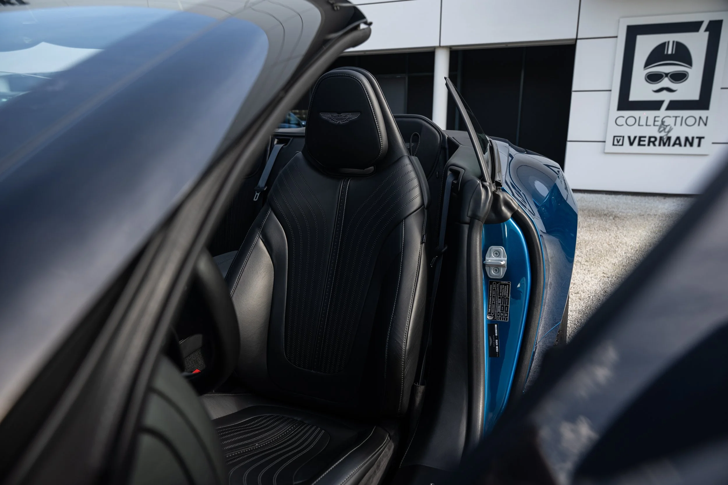 Aston Martin DB11 Volante (35).jpg