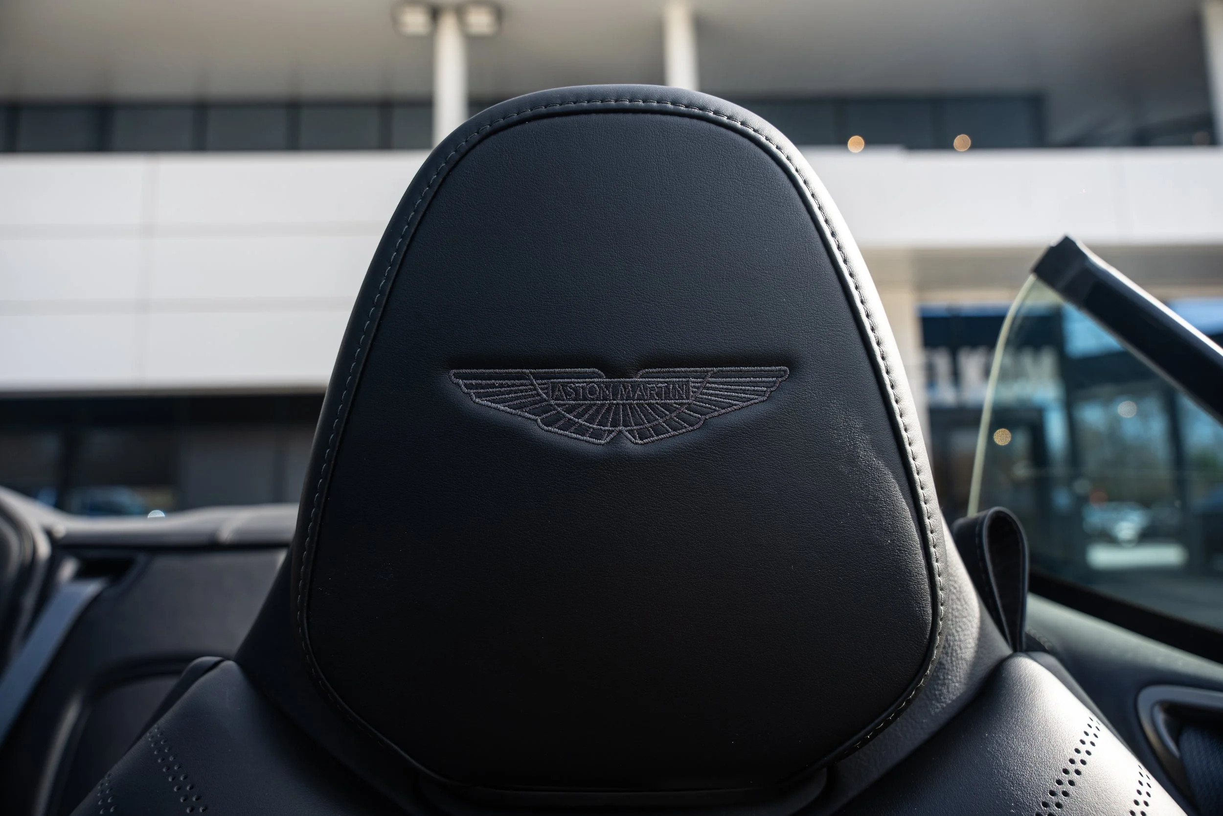 Aston Martin DB11 Volante (37).jpg