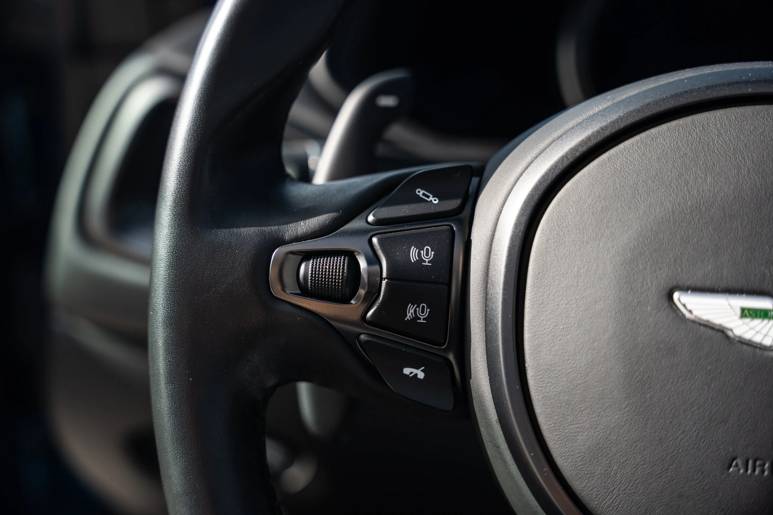 Aston Martin DB11 Volante (41).jpg