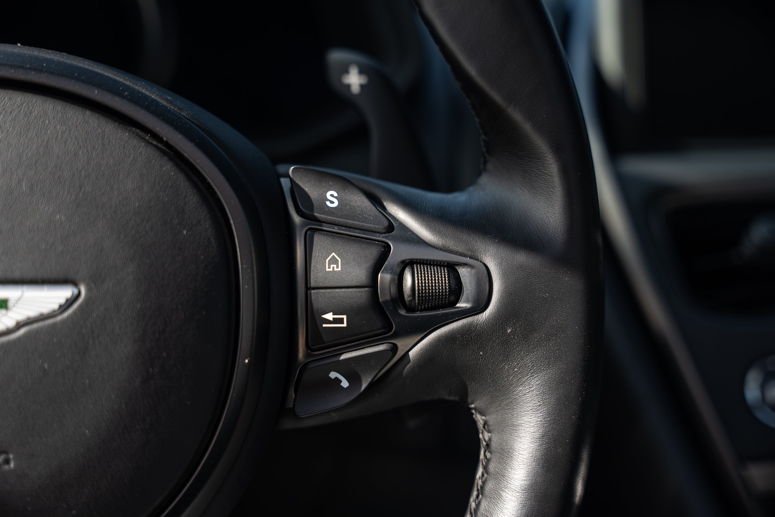 Aston Martin DB11 Volante (42).jpg