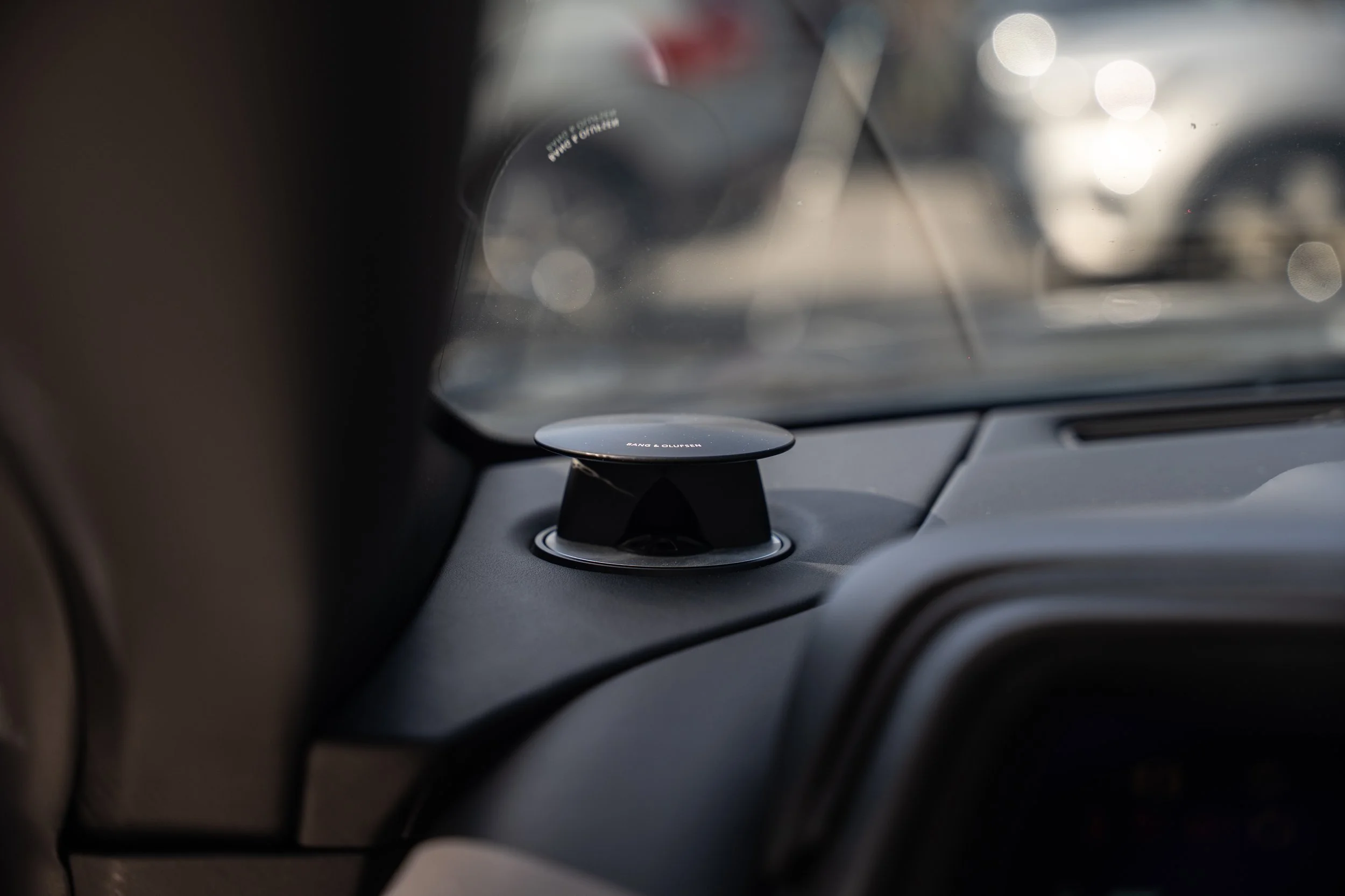 Aston Martin DB11 Volante (43).jpg