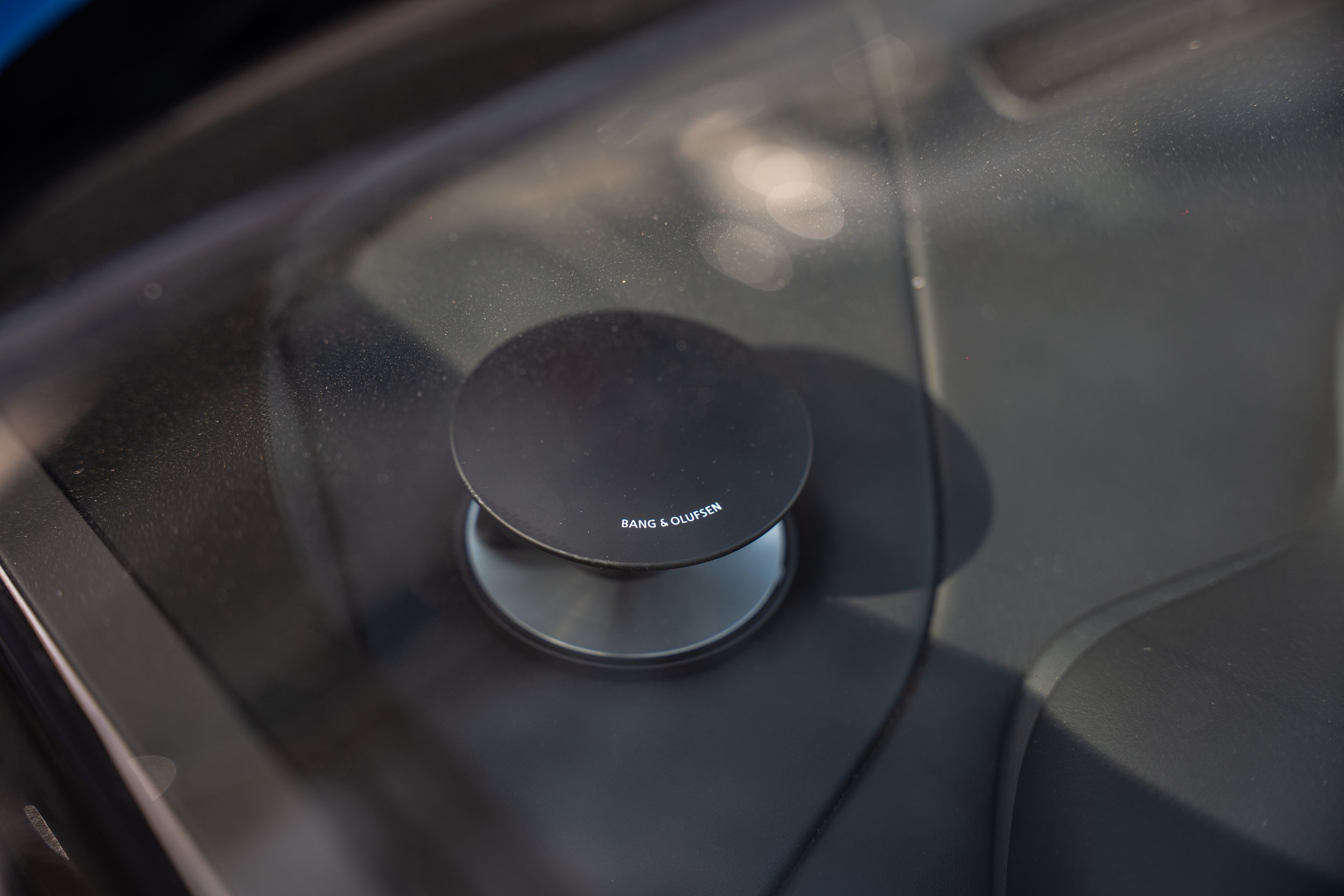 Aston Martin DB11 Volante (44).jpg