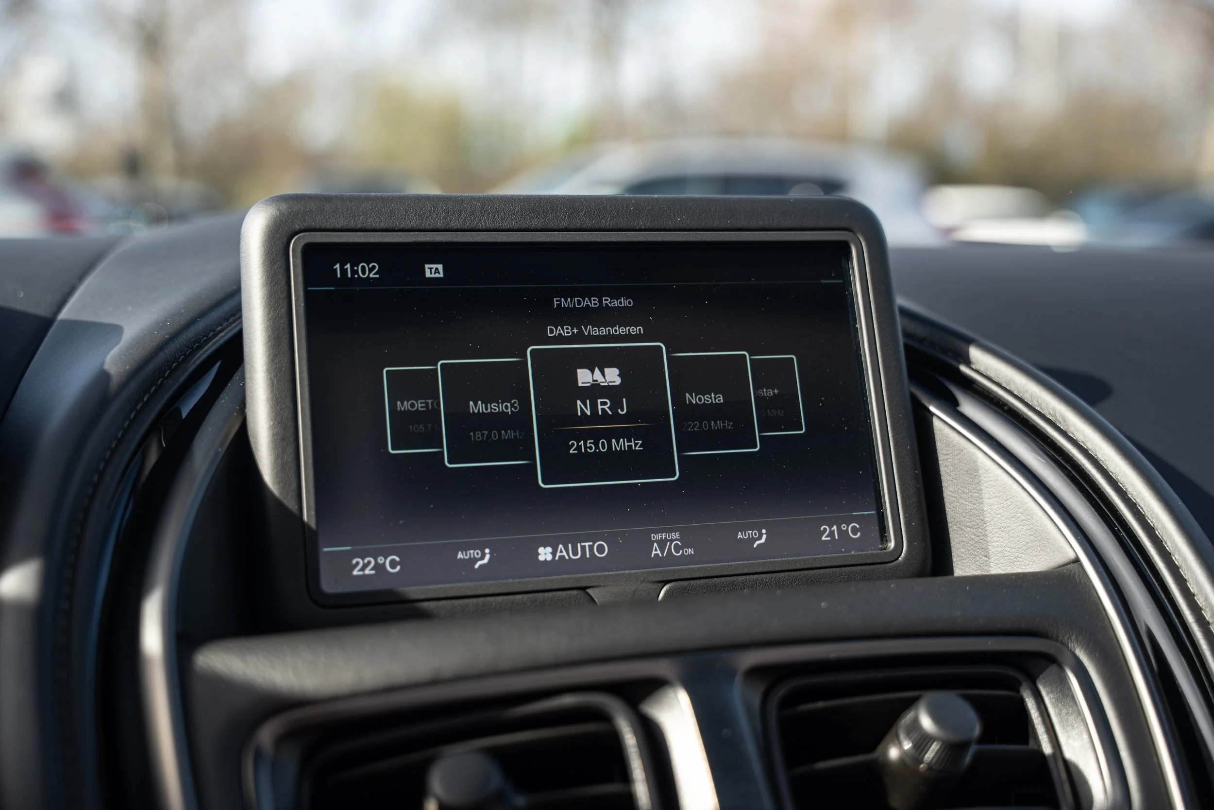 Aston Martin DB11 Volante (47).jpg