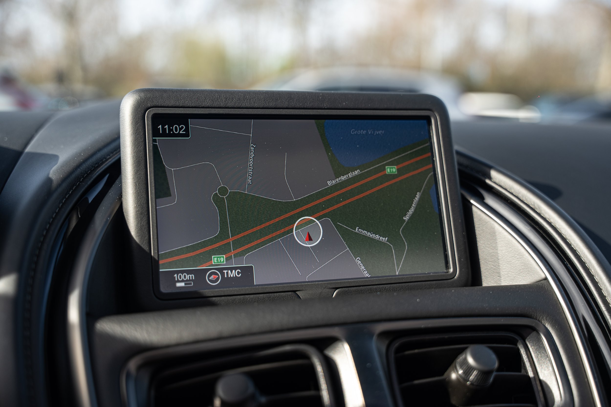 Aston Martin DB11 Volante (46).jpg