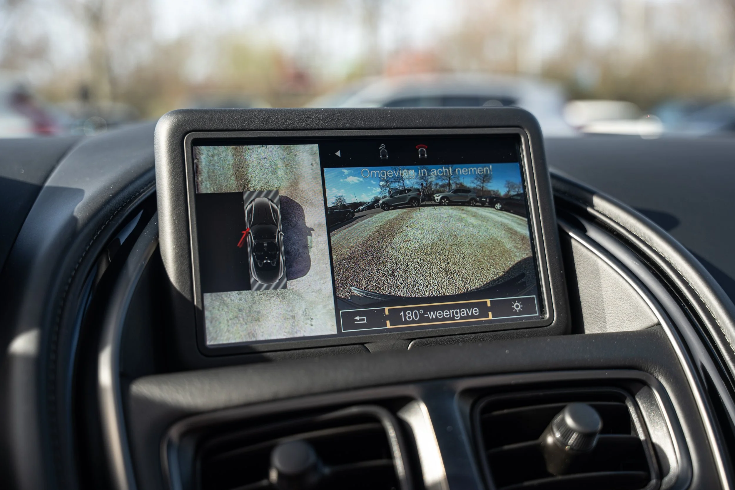 Aston Martin DB11 Volante (48).jpg