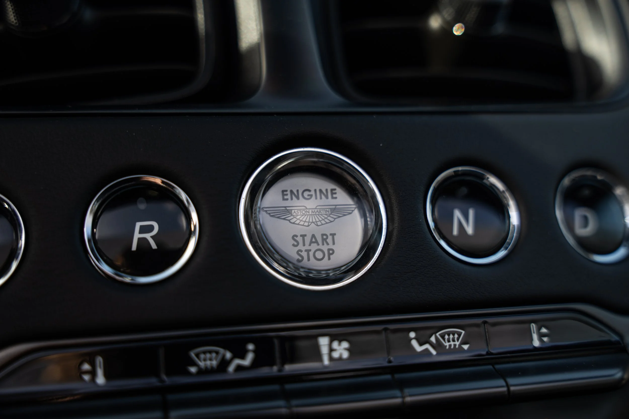 Aston Martin DB11 Volante (50).jpg