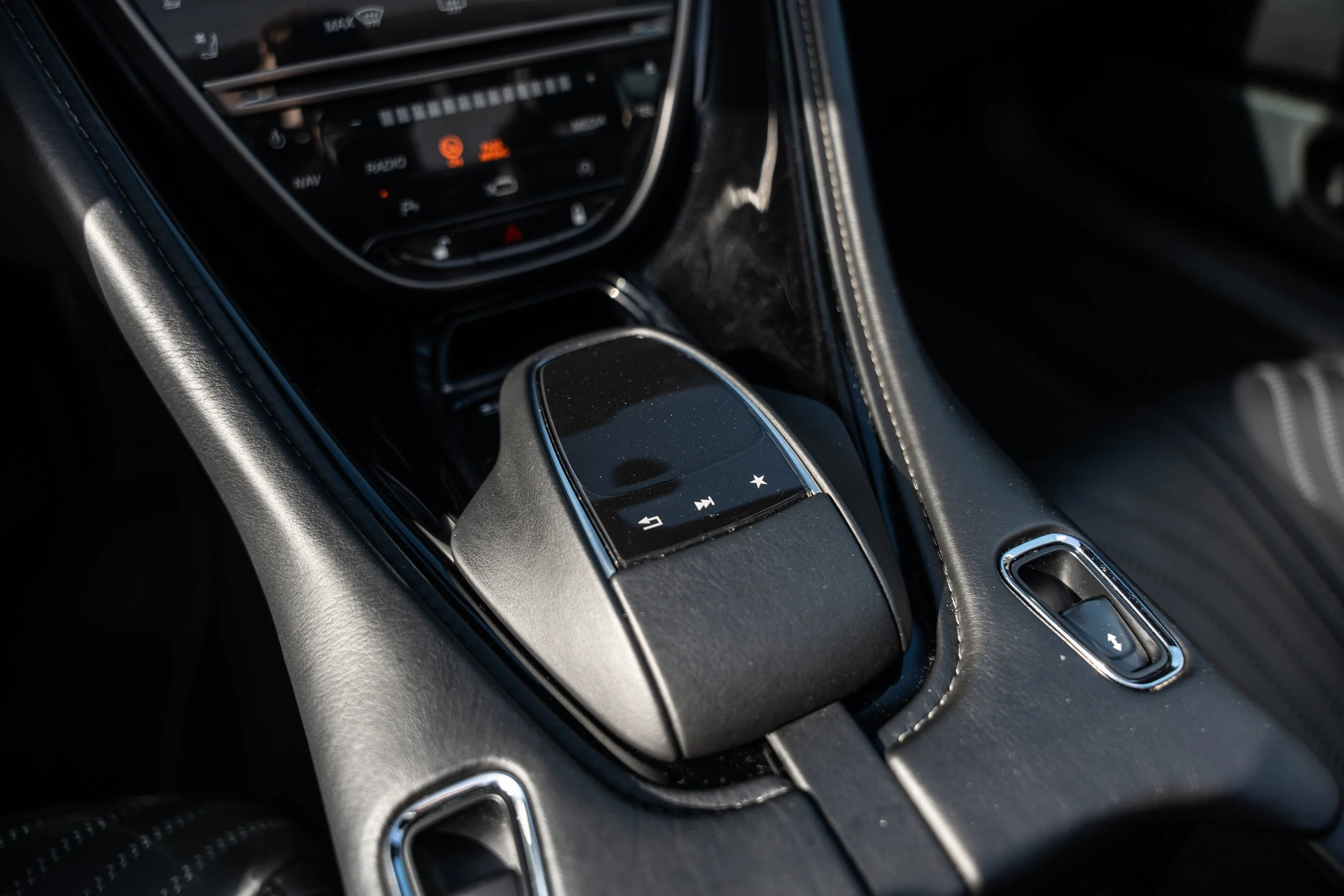 Aston Martin DB11 Volante (51).jpg