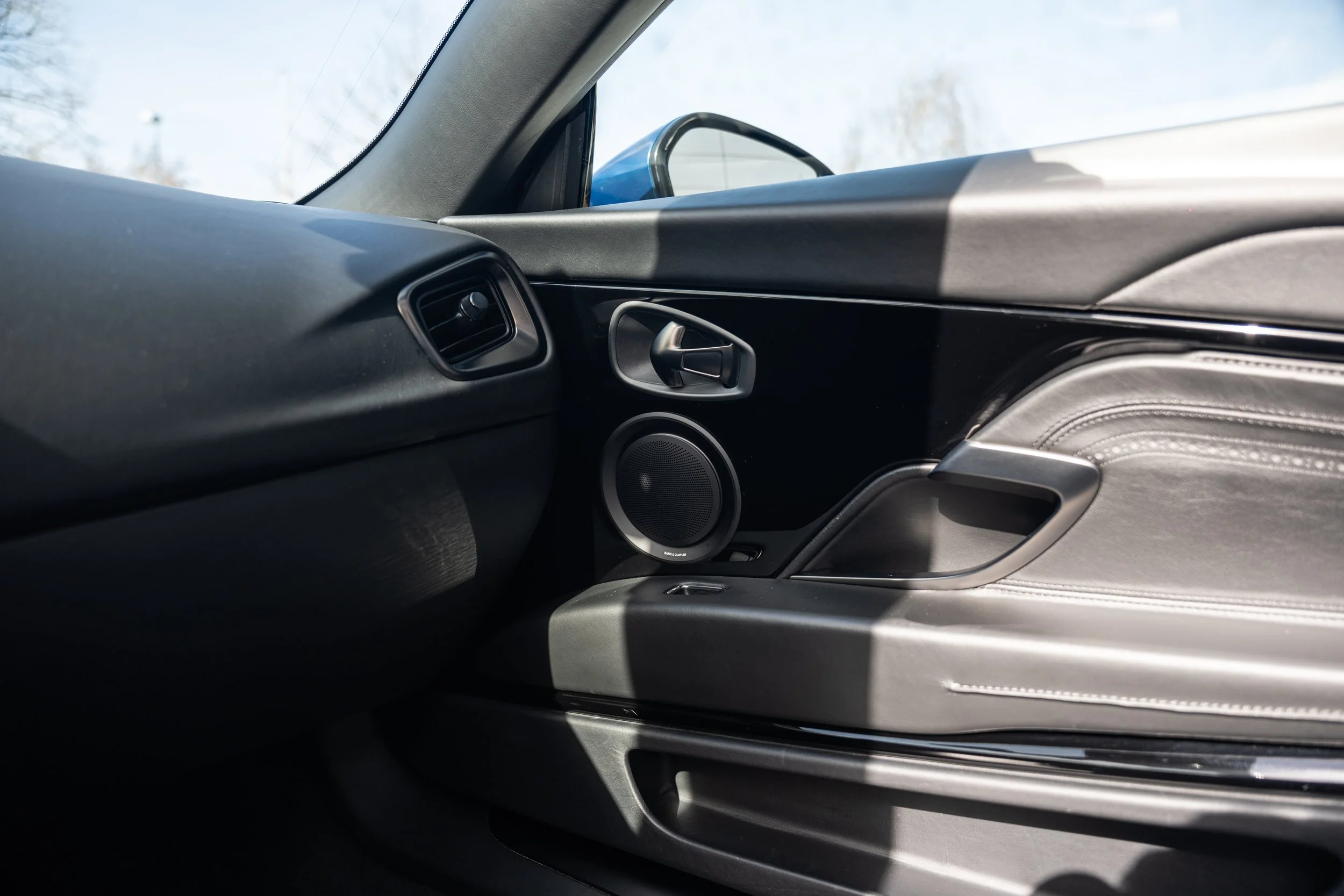 Aston Martin DB11 Volante (54).jpg