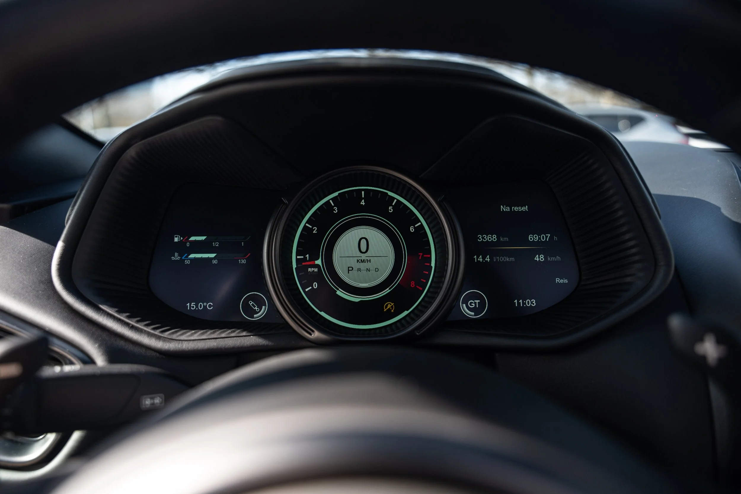 Aston Martin DB11 Volante (52).jpg