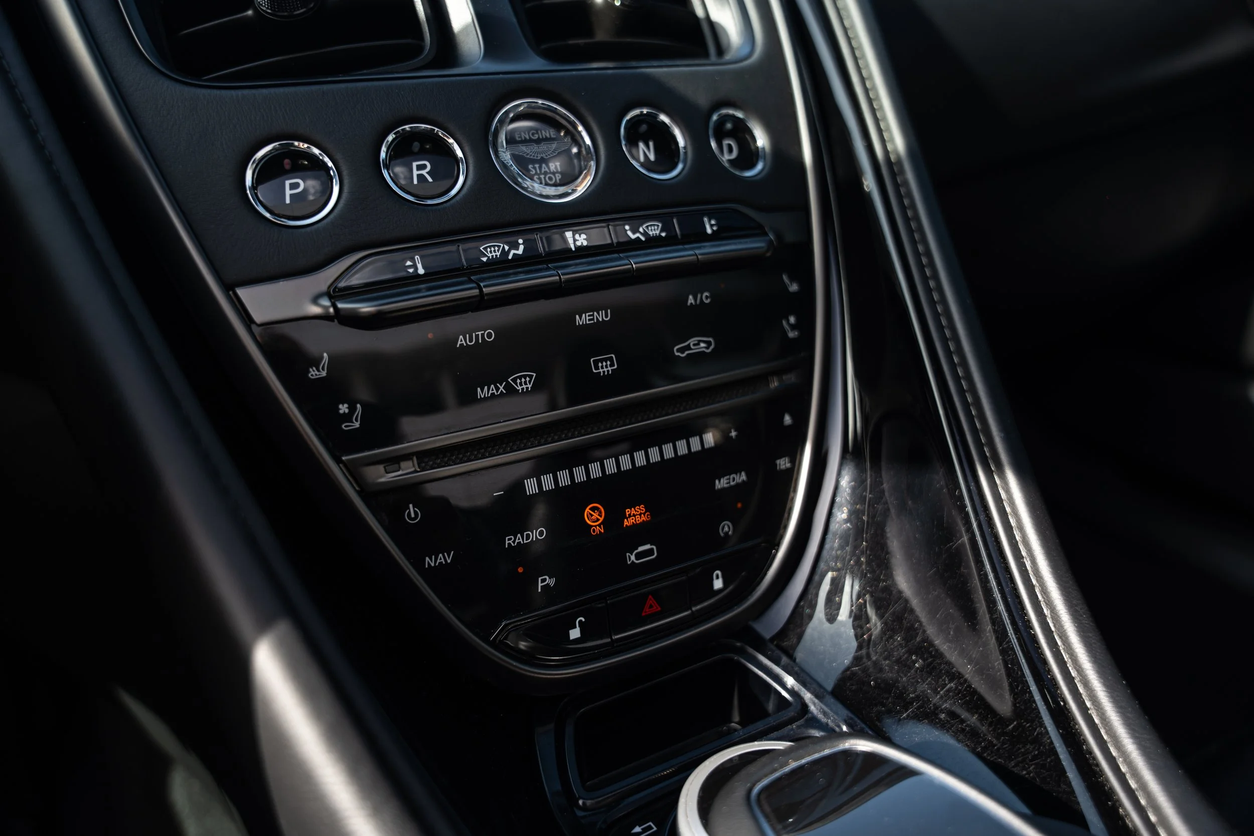 Aston Martin DB11 Volante (53).jpg