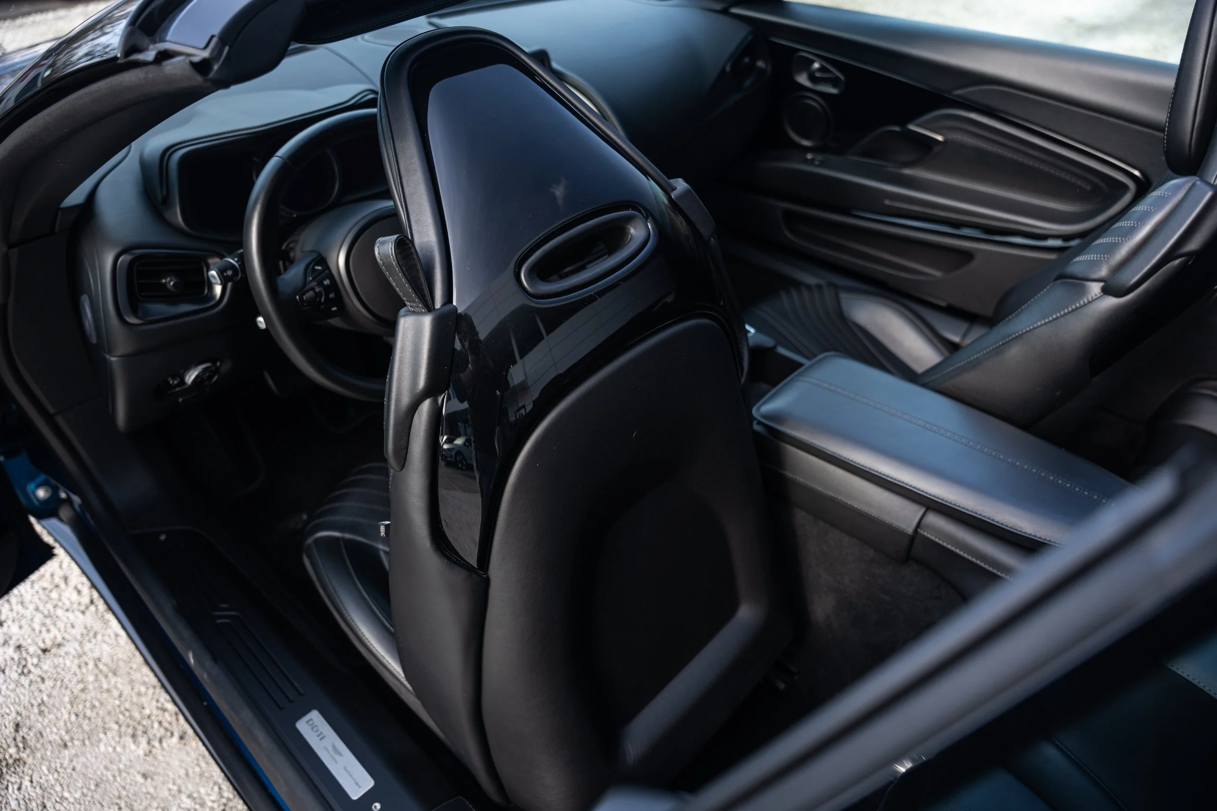 Aston Martin DB11 Volante (57).jpg