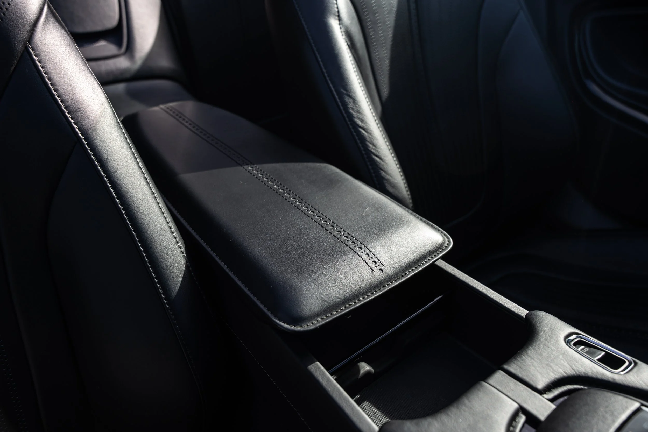 Aston Martin DB11 Volante (62).jpg