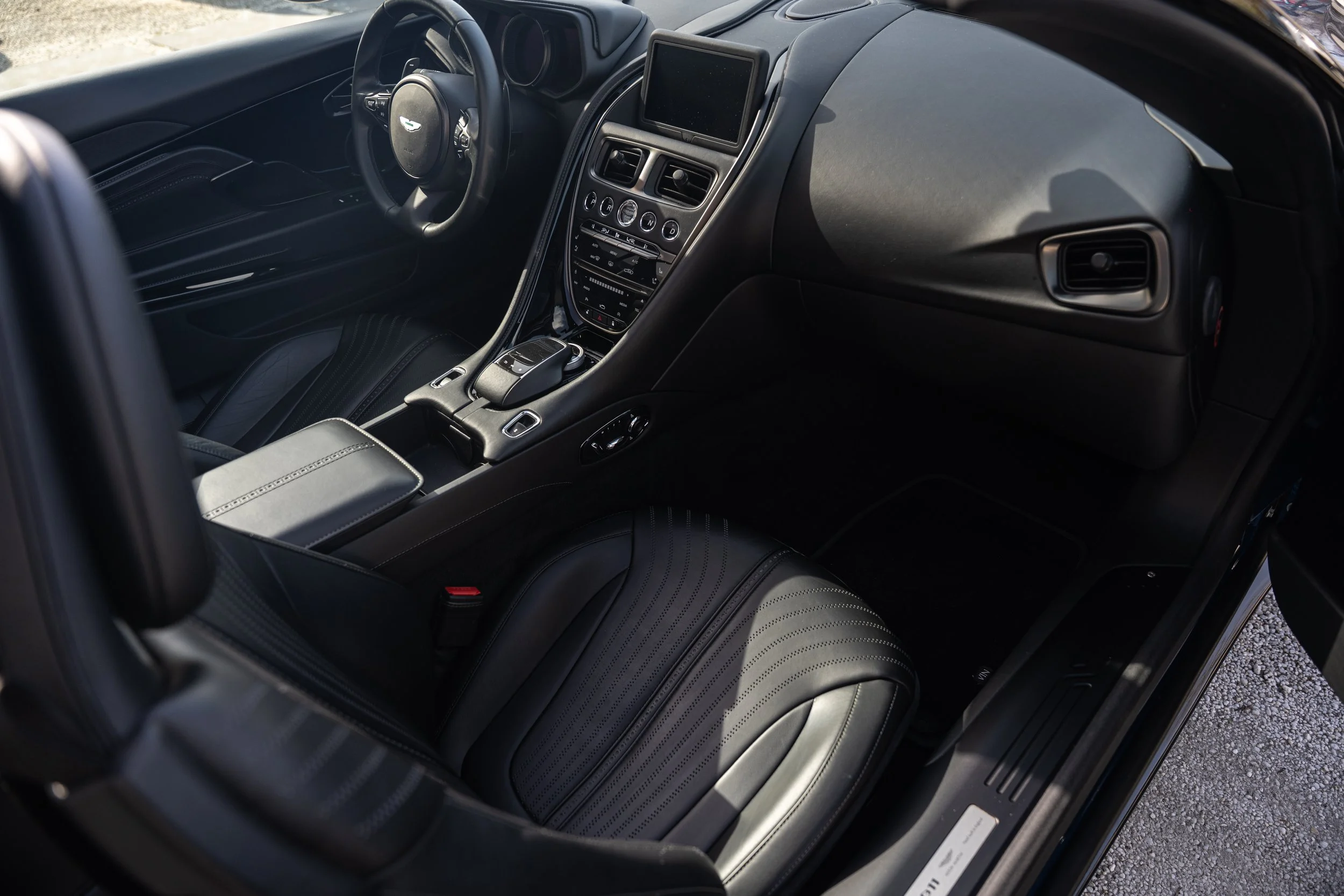 Aston Martin DB11 Volante (60).jpg