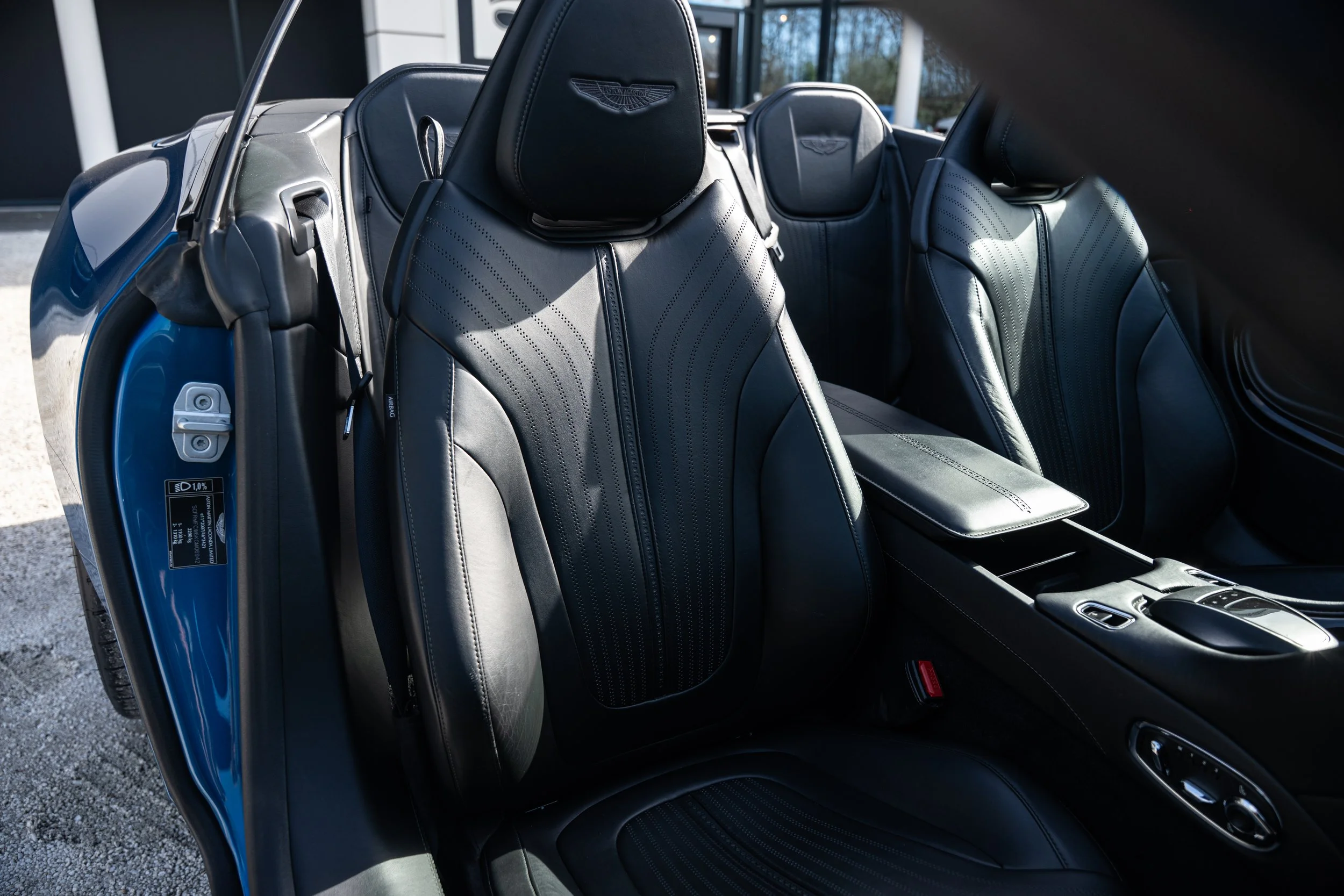 Aston Martin DB11 Volante (61).jpg