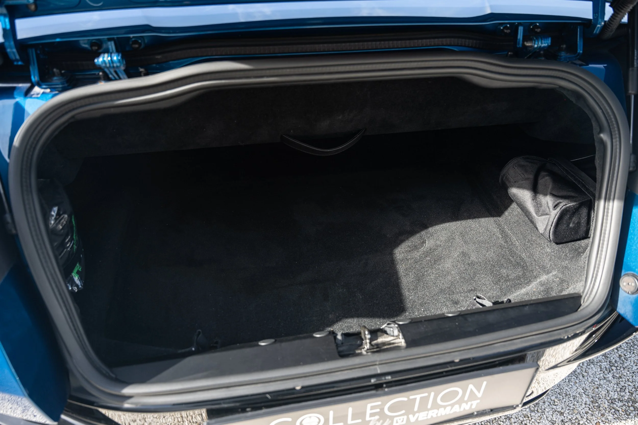 Aston Martin DB11 Volante (65).jpg