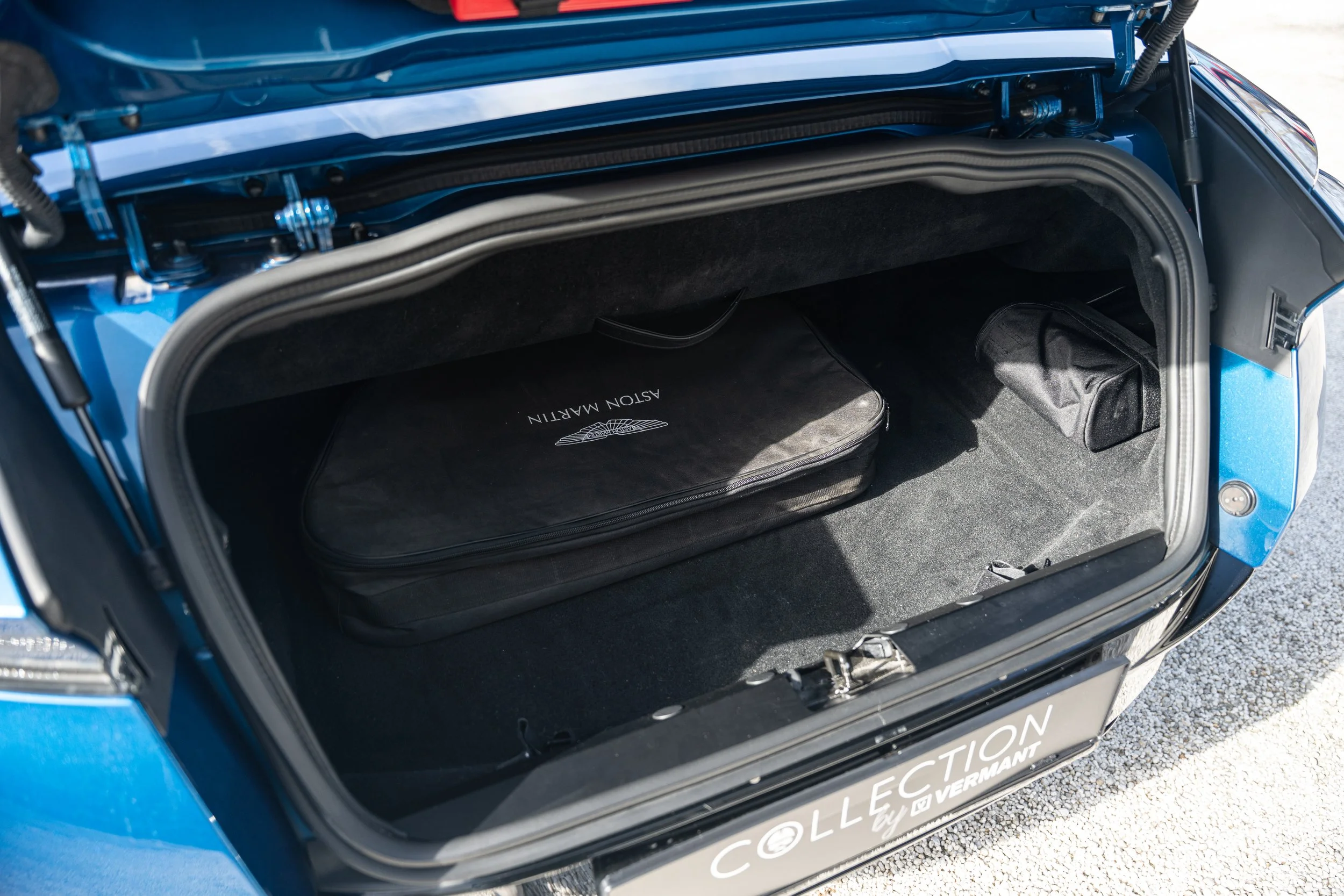 Aston Martin DB11 Volante (64).jpg