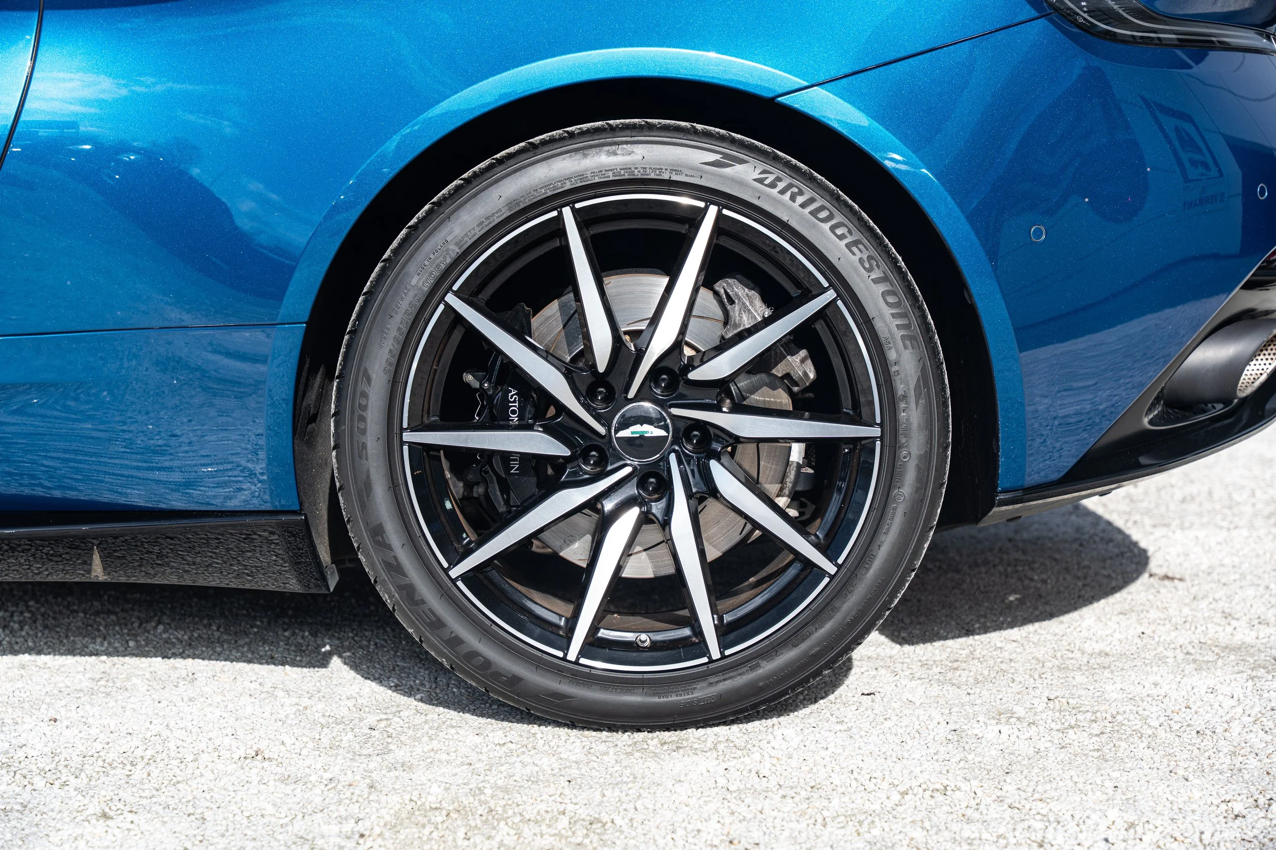 Aston Martin DB11 Volante (14).jpg