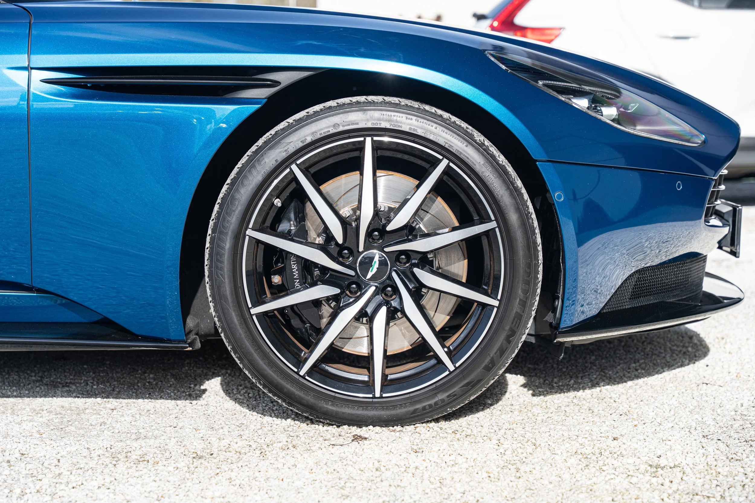 Aston Martin DB11 Volante (25).jpg