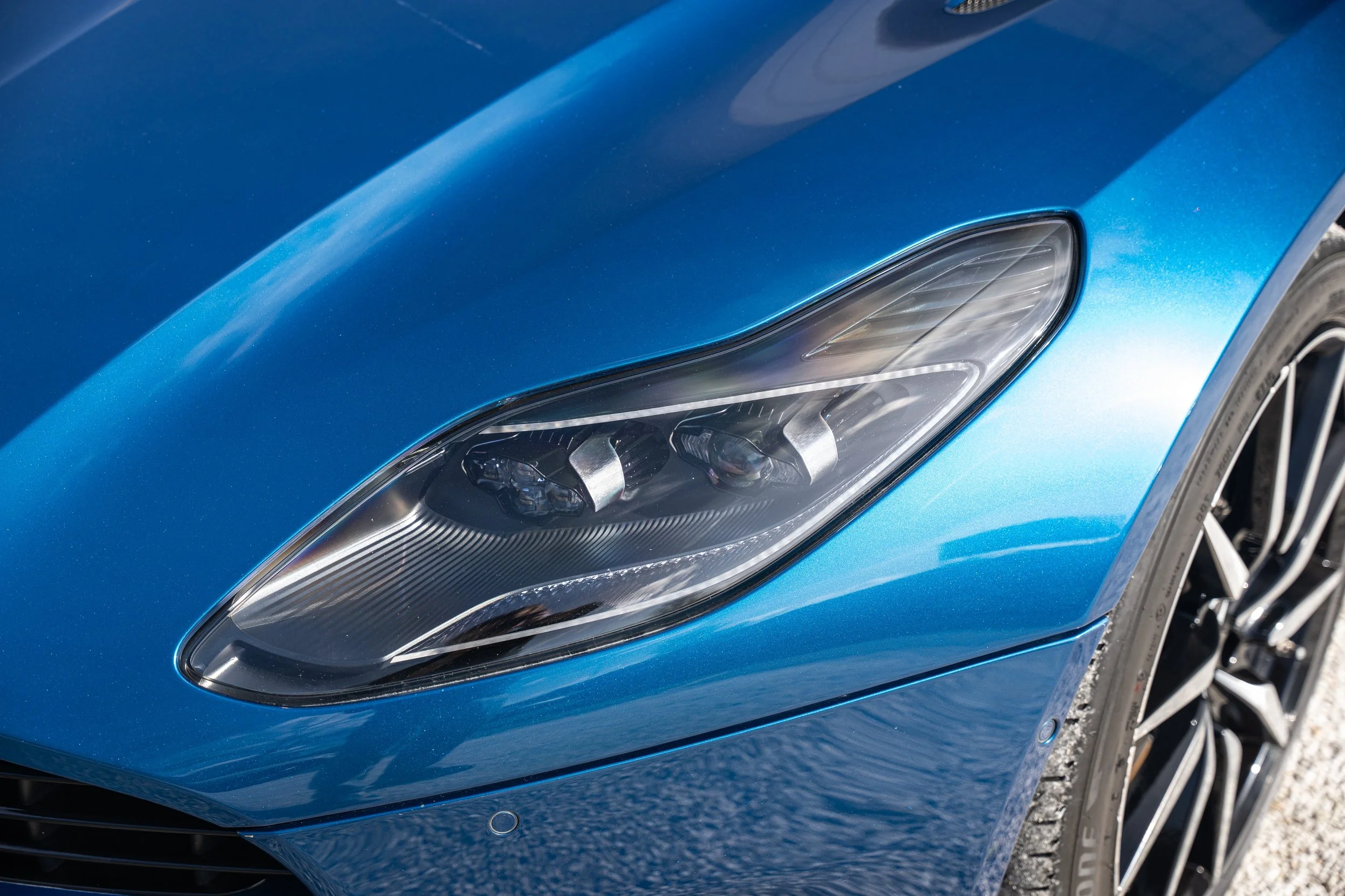 Aston Martin DB11 Volante (7).jpg