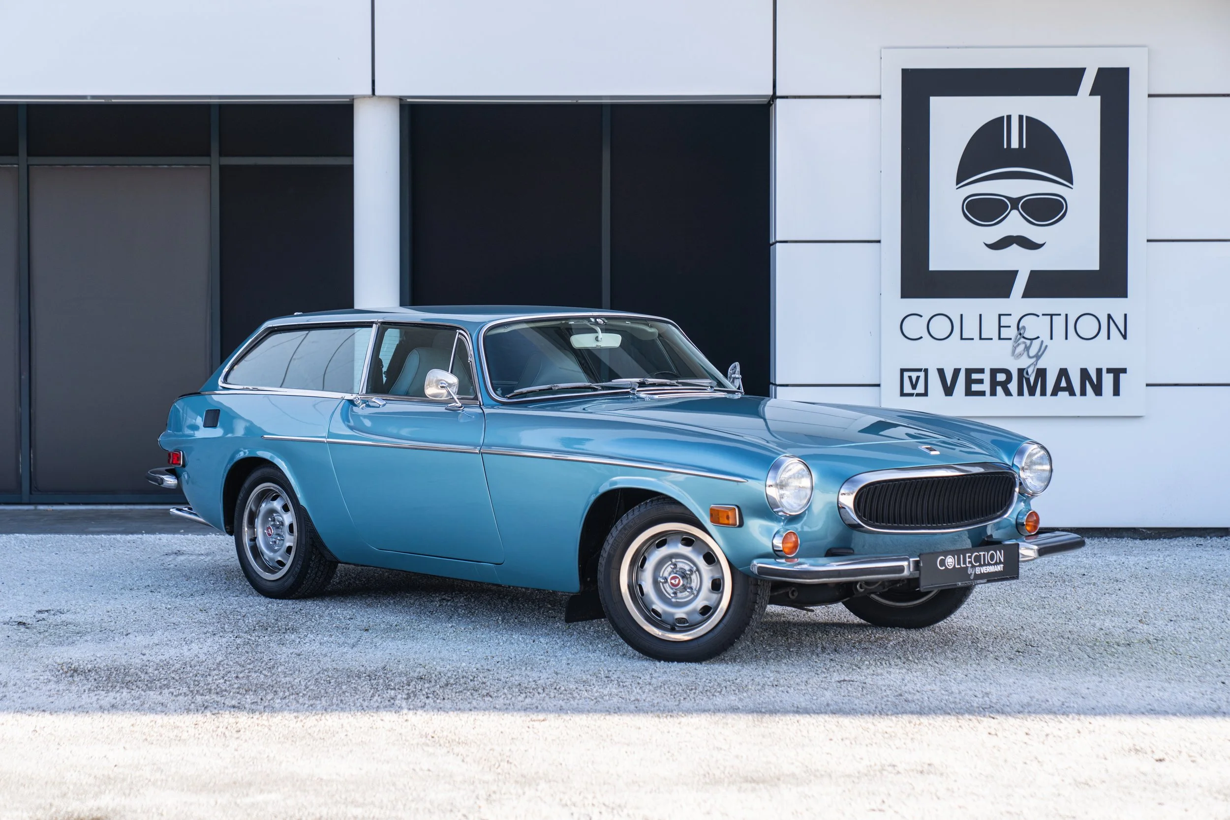 Volvo P1800 ES (1).jpg