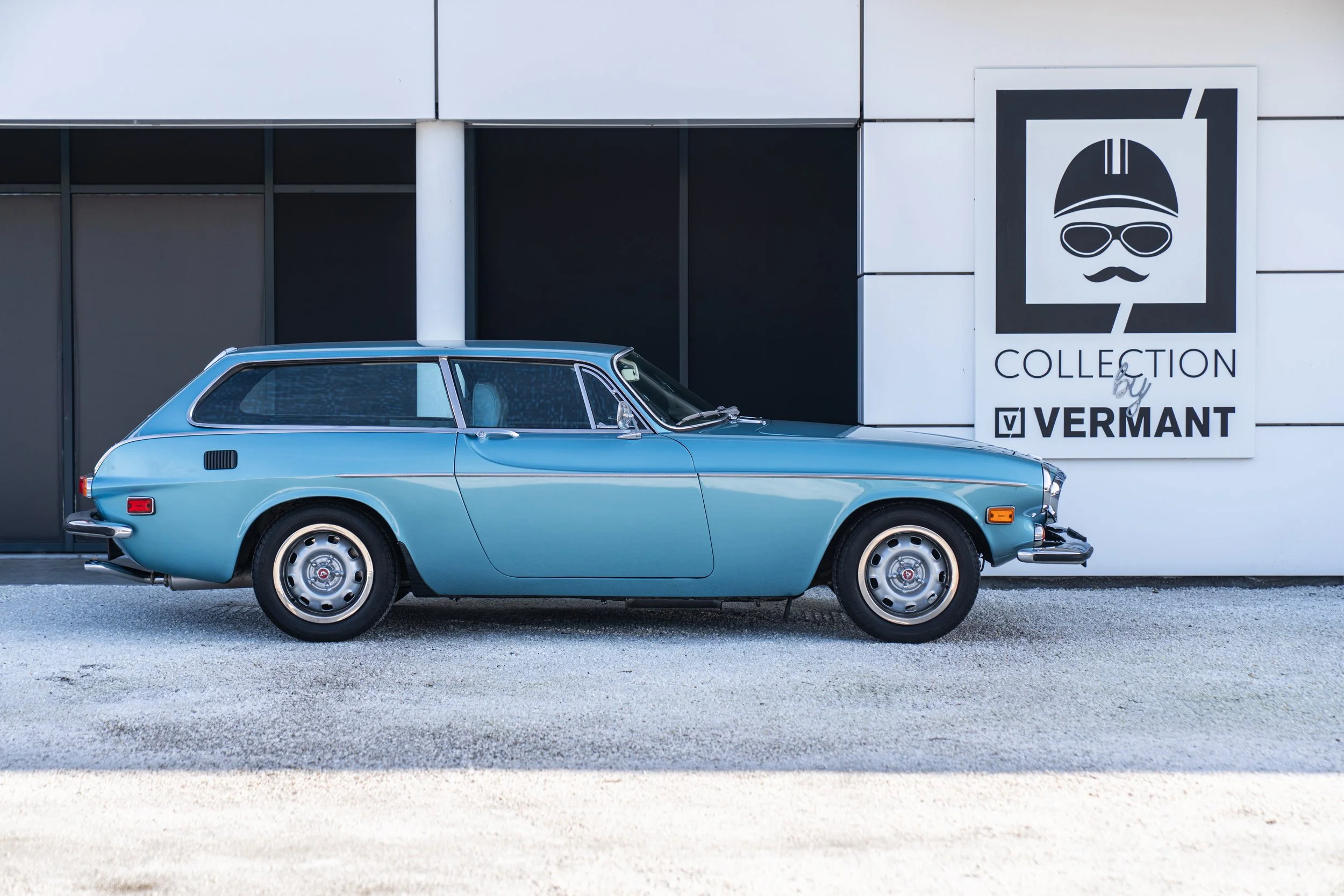 Volvo P1800 ES (2).jpg