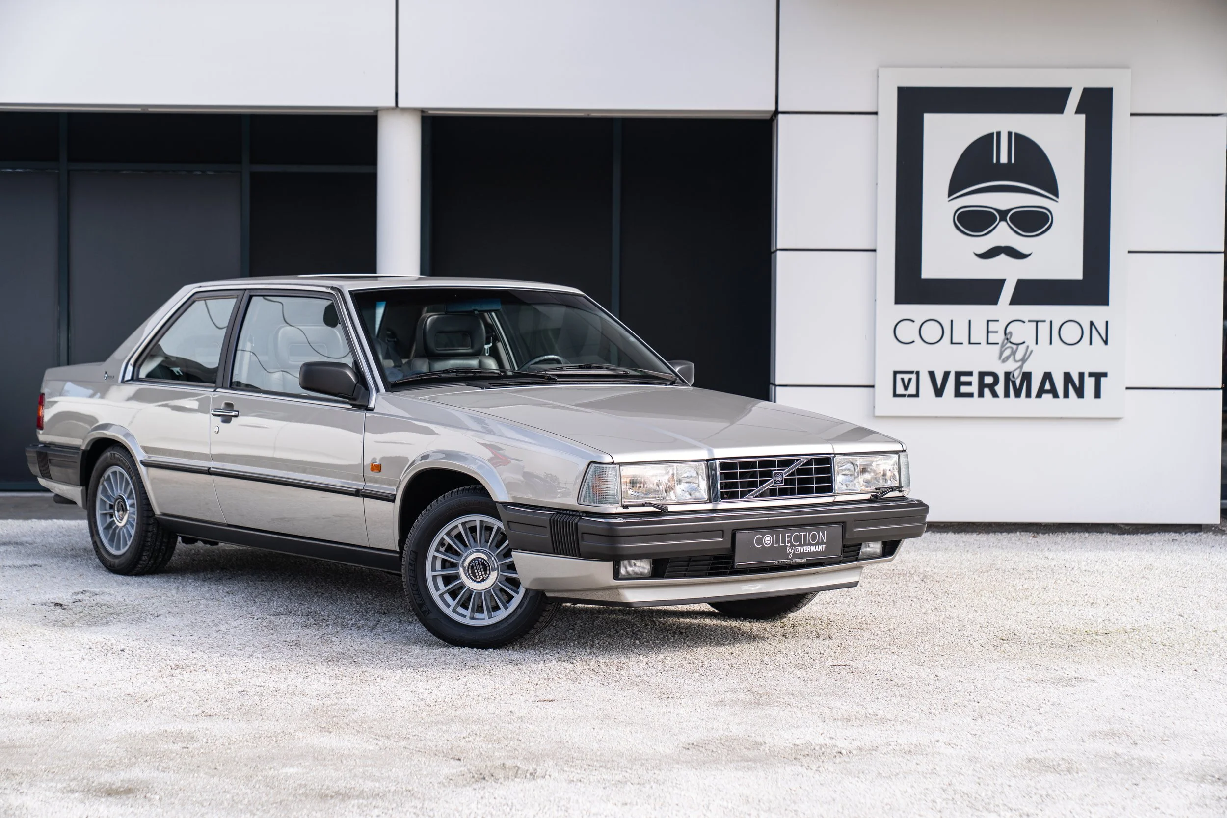 Volvo 780 Bertone (1).jpg