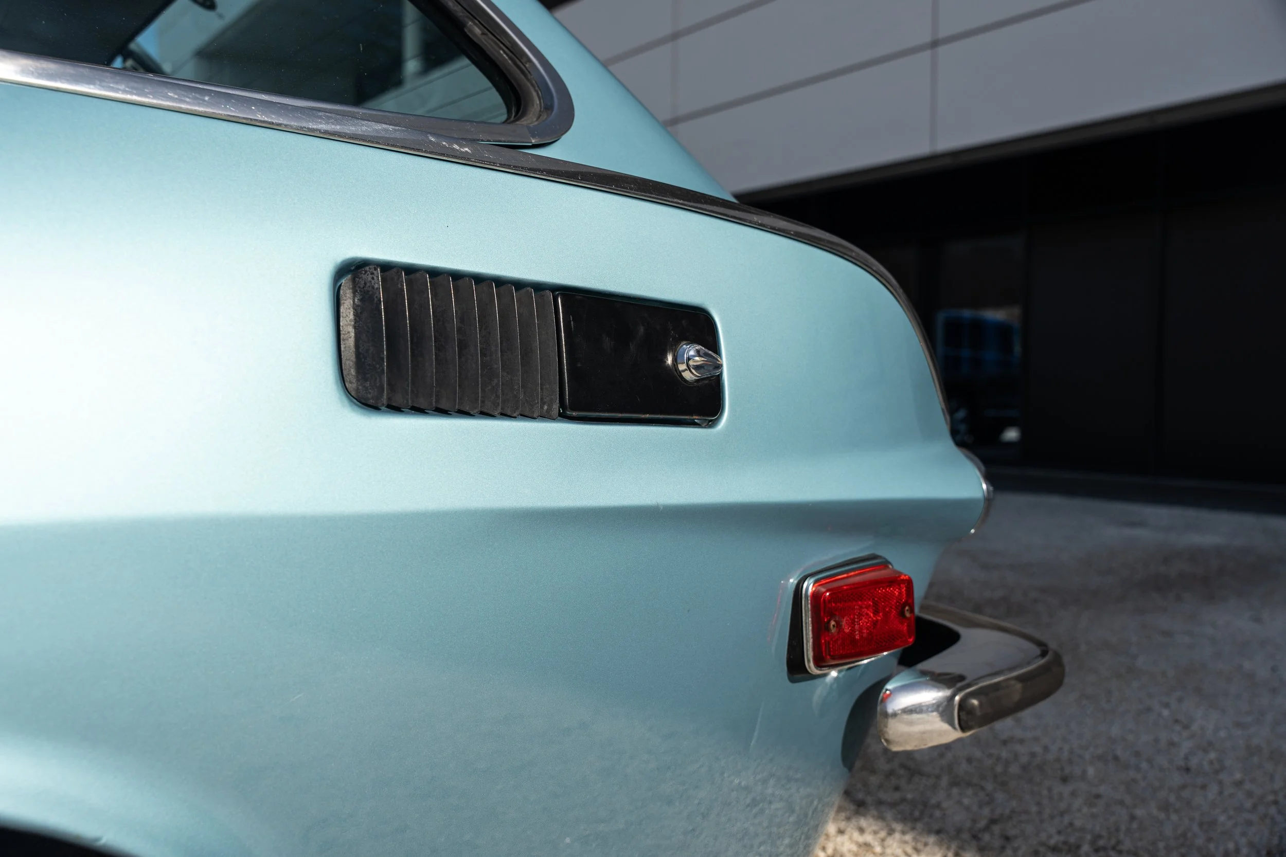 Volvo P1800 ES (17).jpg