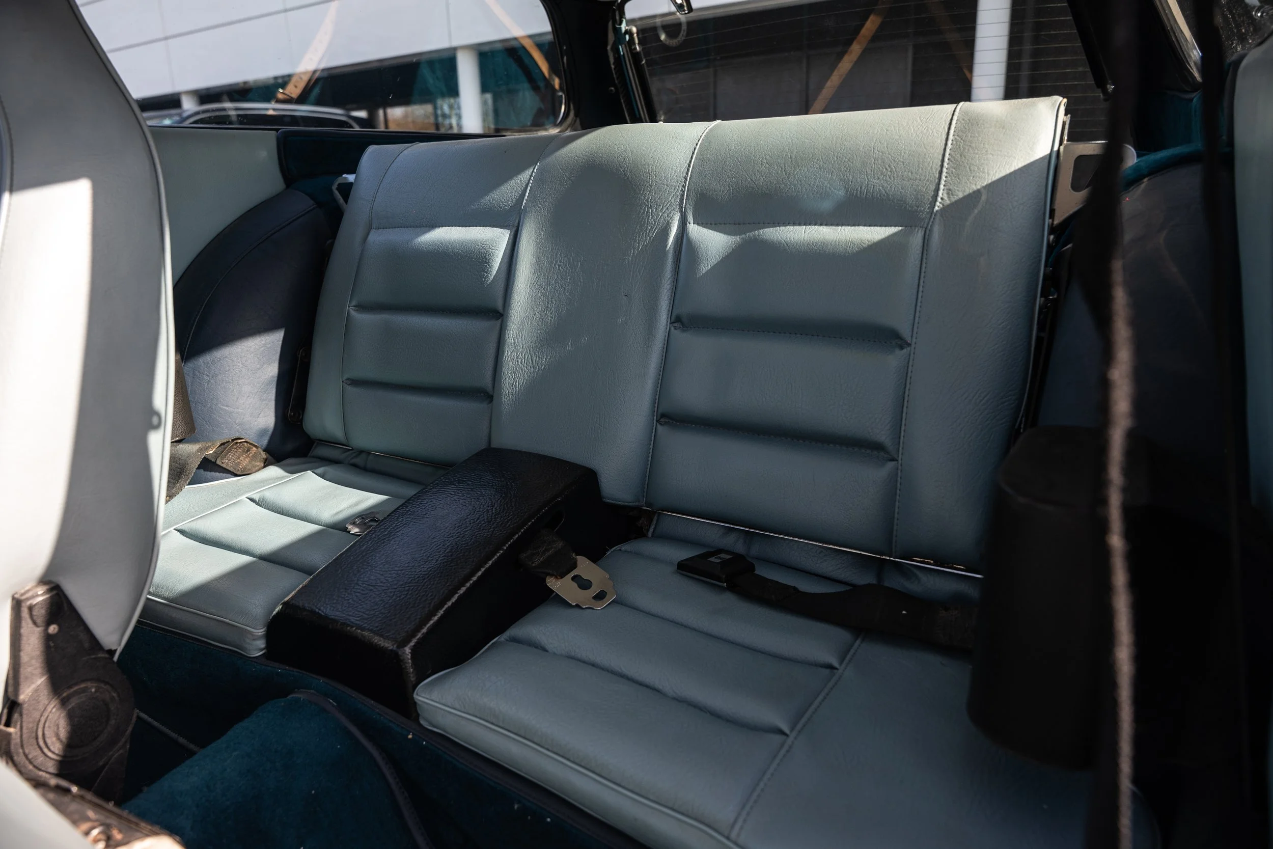 Volvo P1800 ES (34).jpg