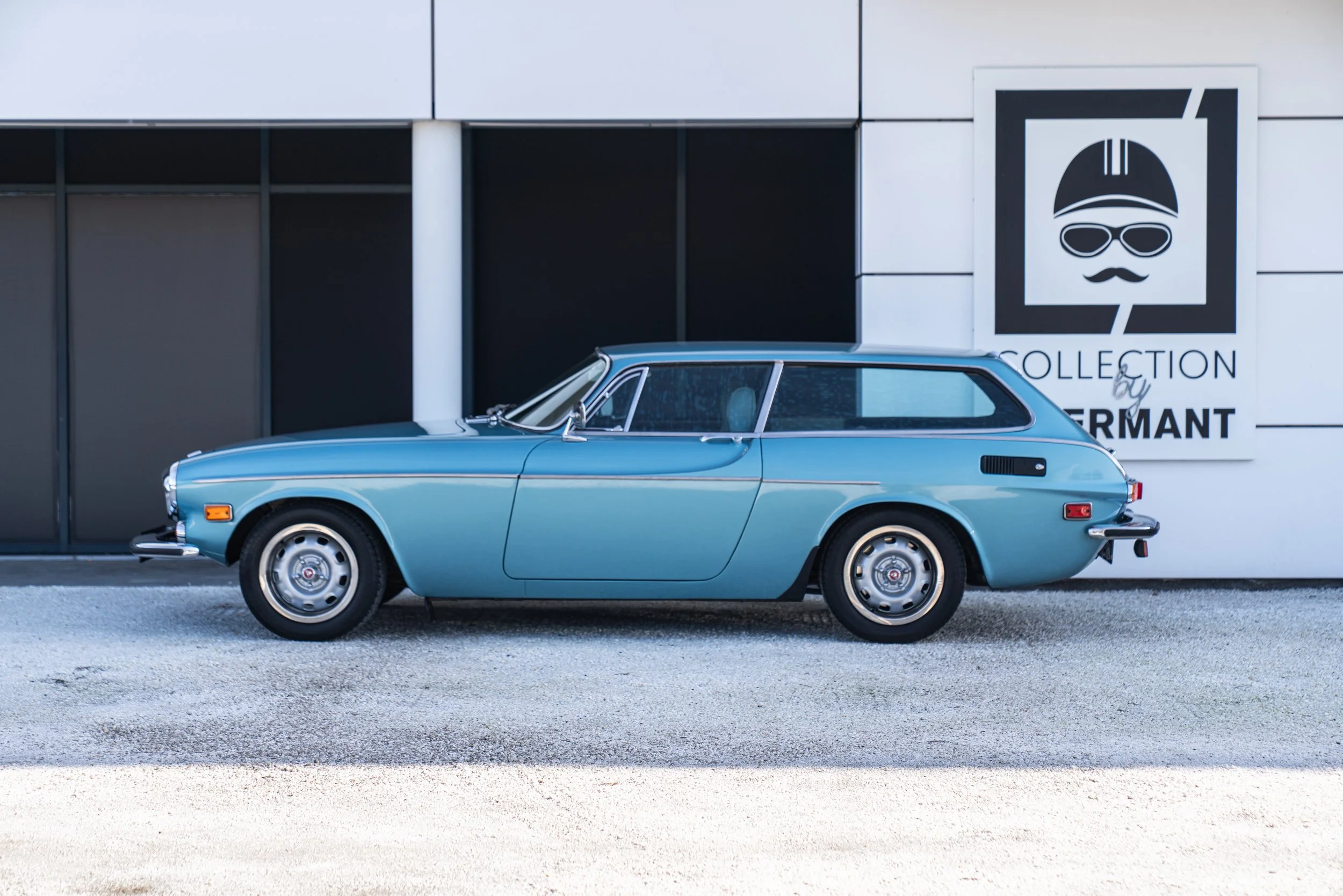 Volvo P1800 ES (4).jpg