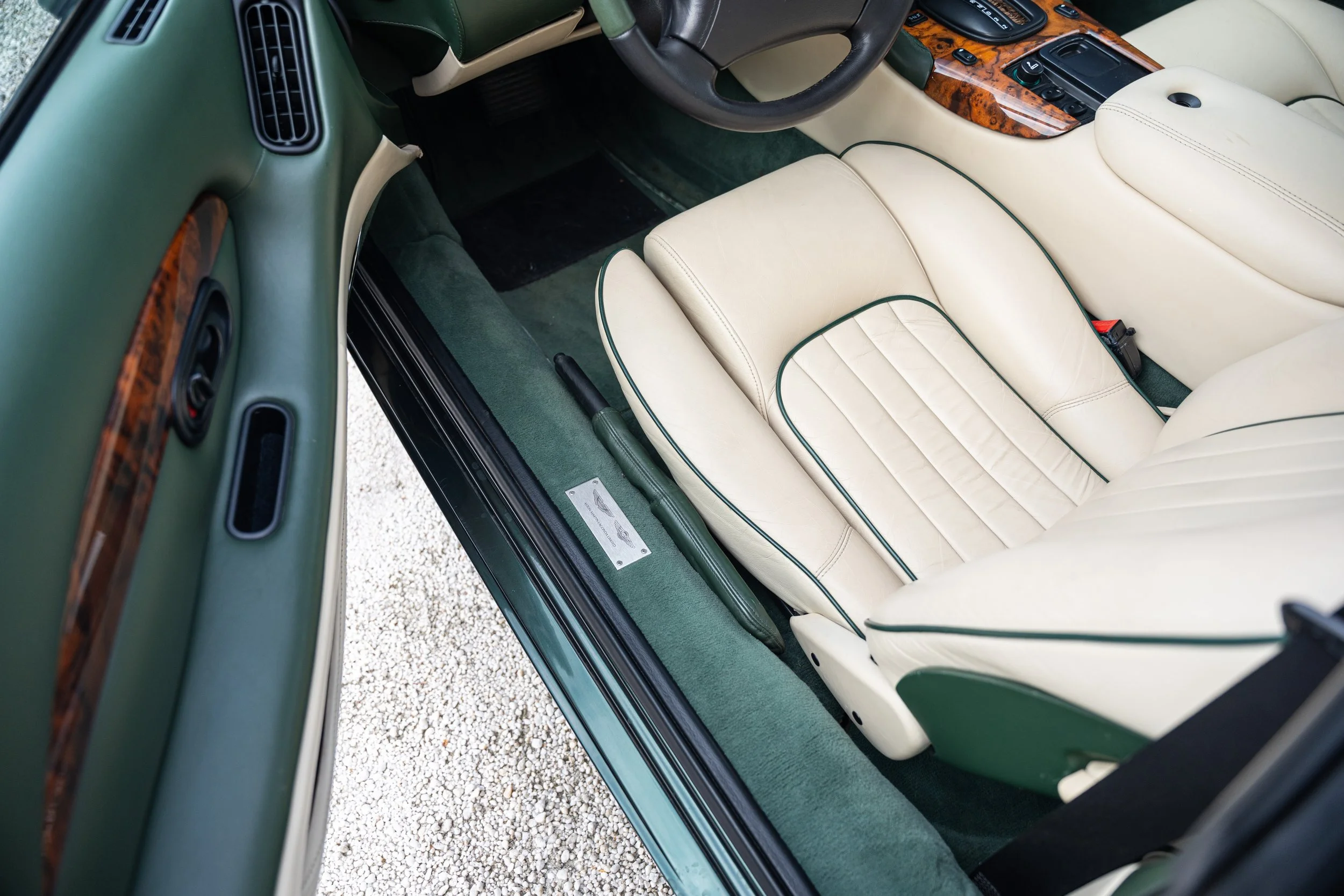 Aston Martin DB7 i6 (41).jpg