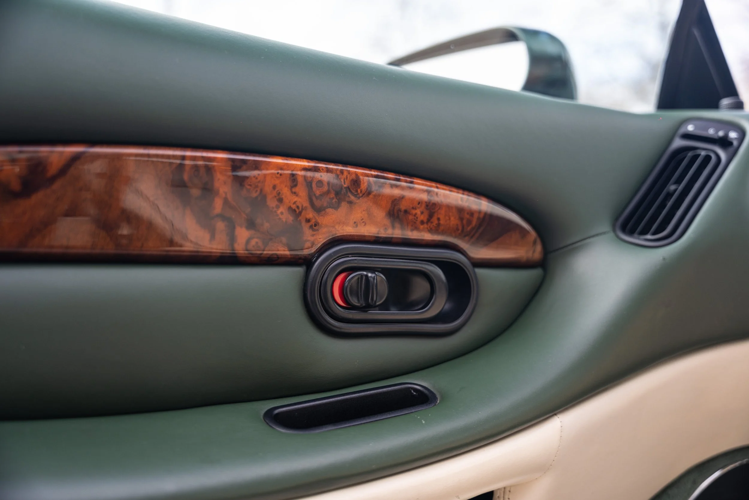 Aston Martin DB7 i6 (39).jpg