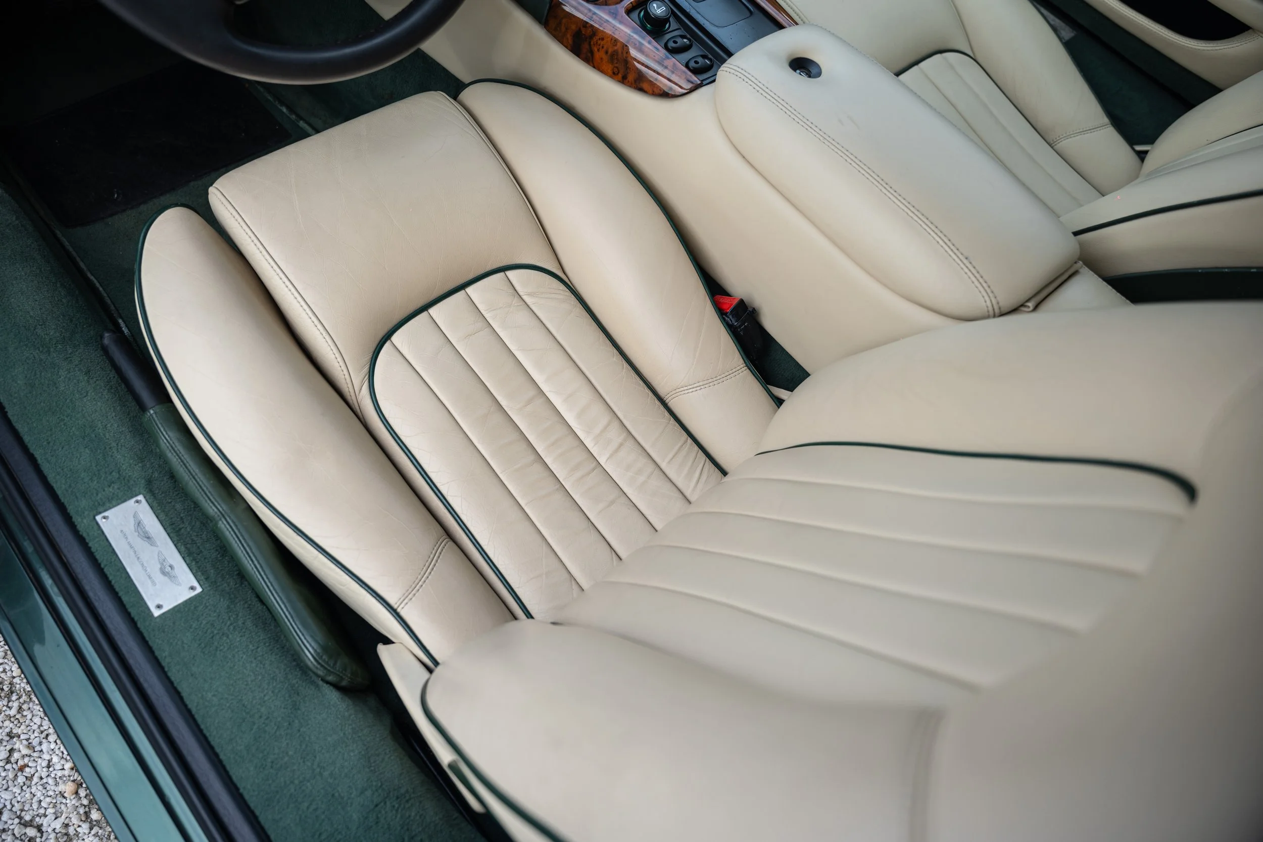 Aston Martin DB7 i6 (49).jpg