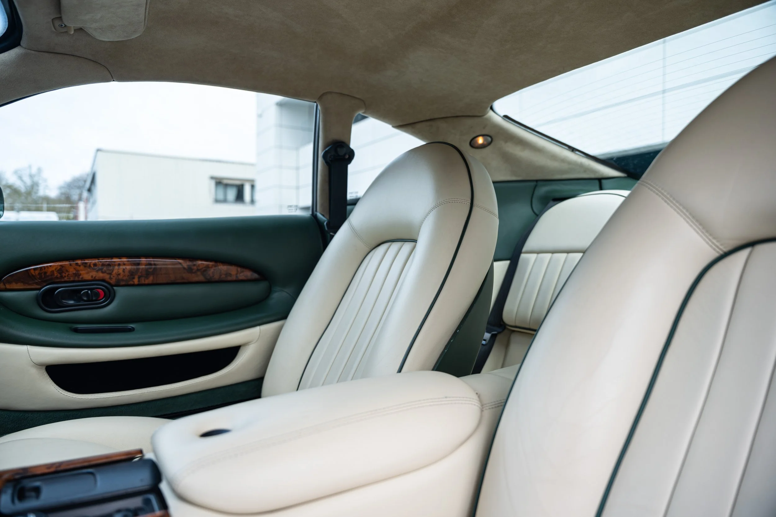 Aston Martin DB7 i6 (46).jpg