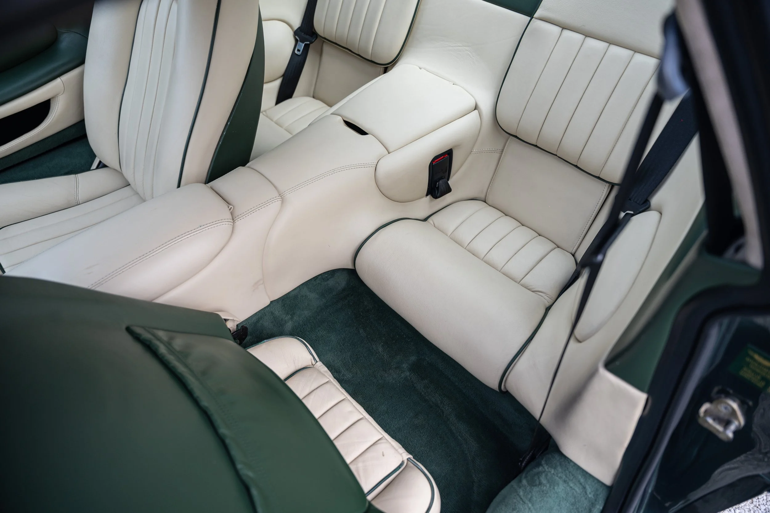 Aston Martin DB7 i6 (51).jpg