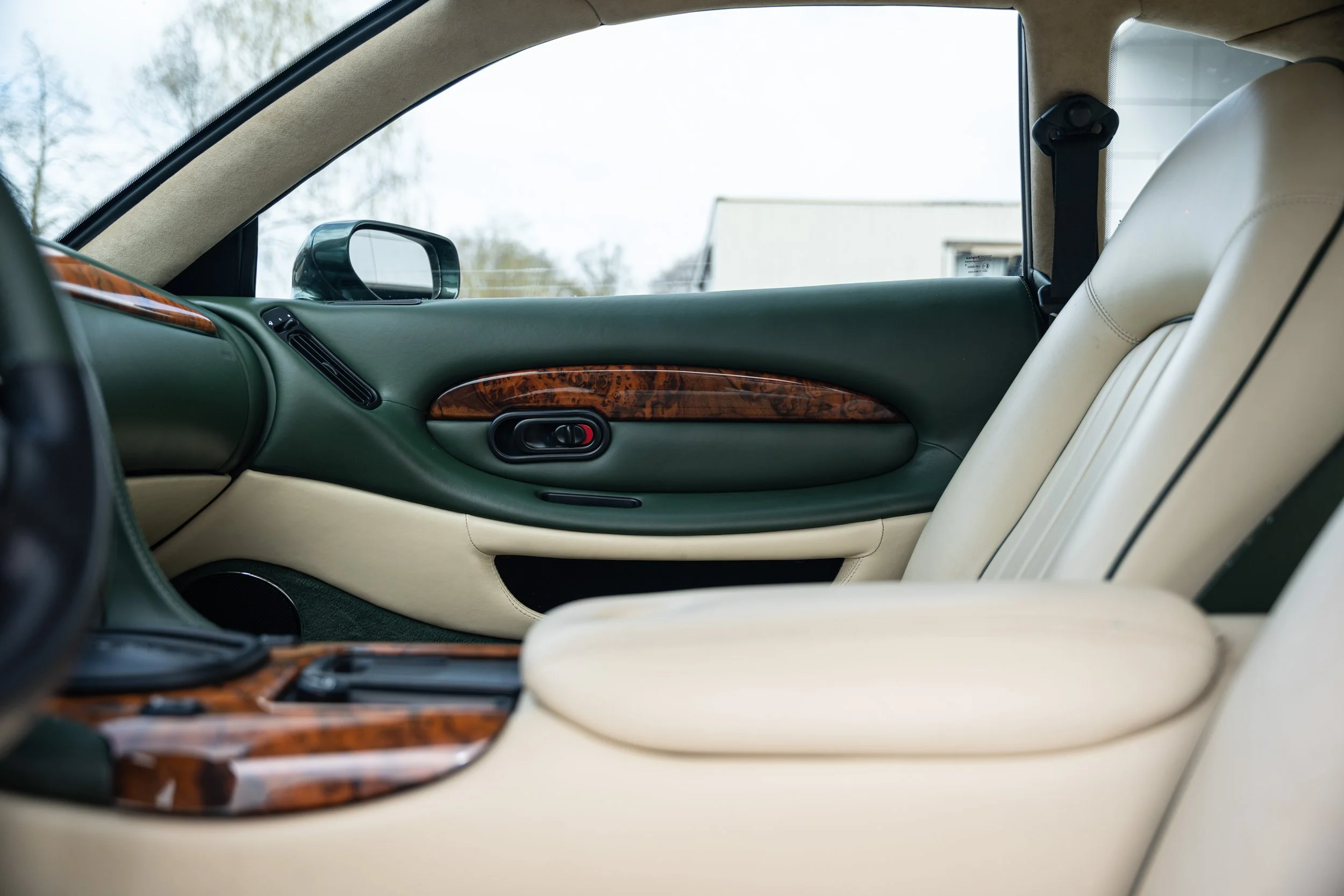 Aston Martin DB7 i6 (47).jpg