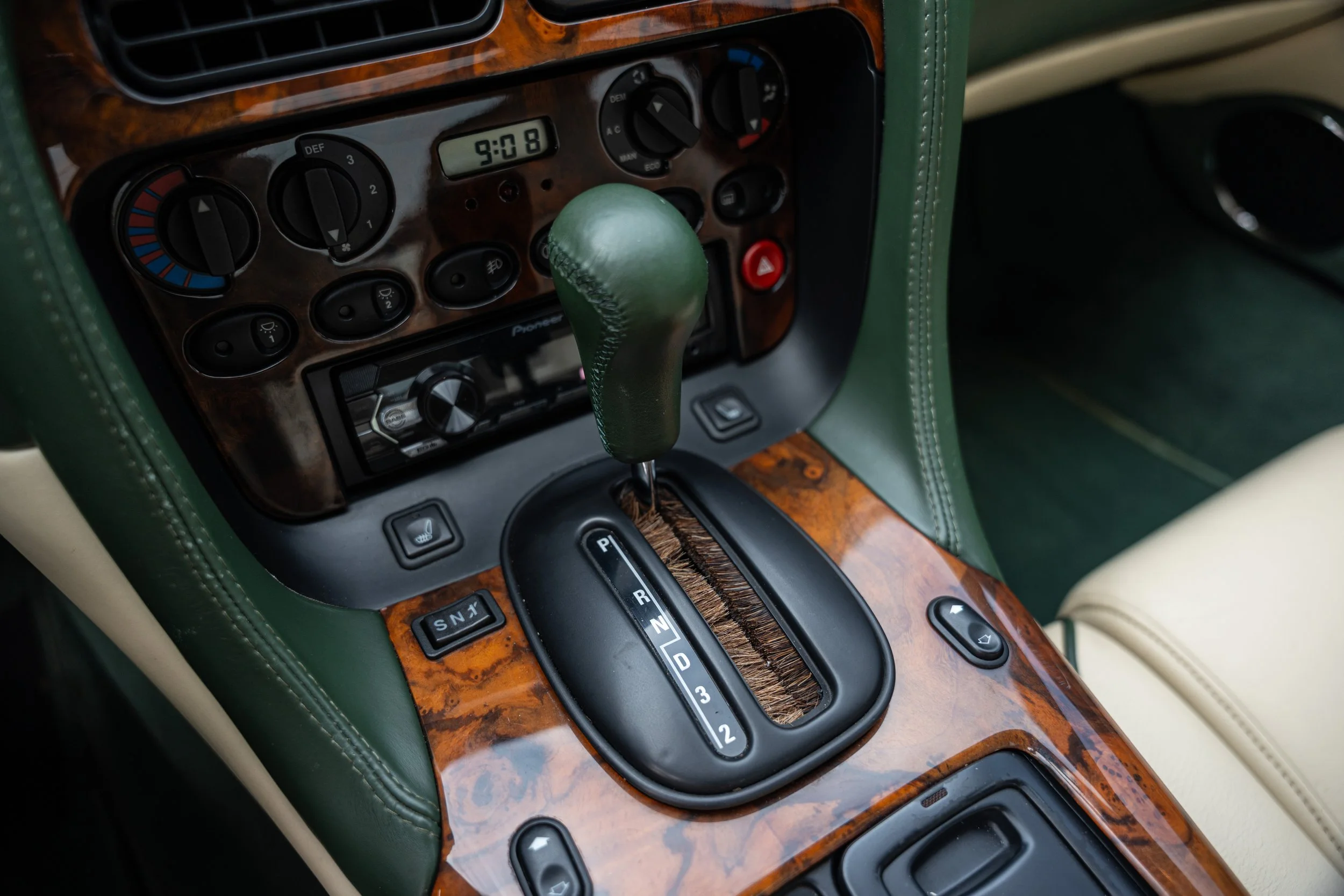 Aston Martin DB7 i6 (55).jpg