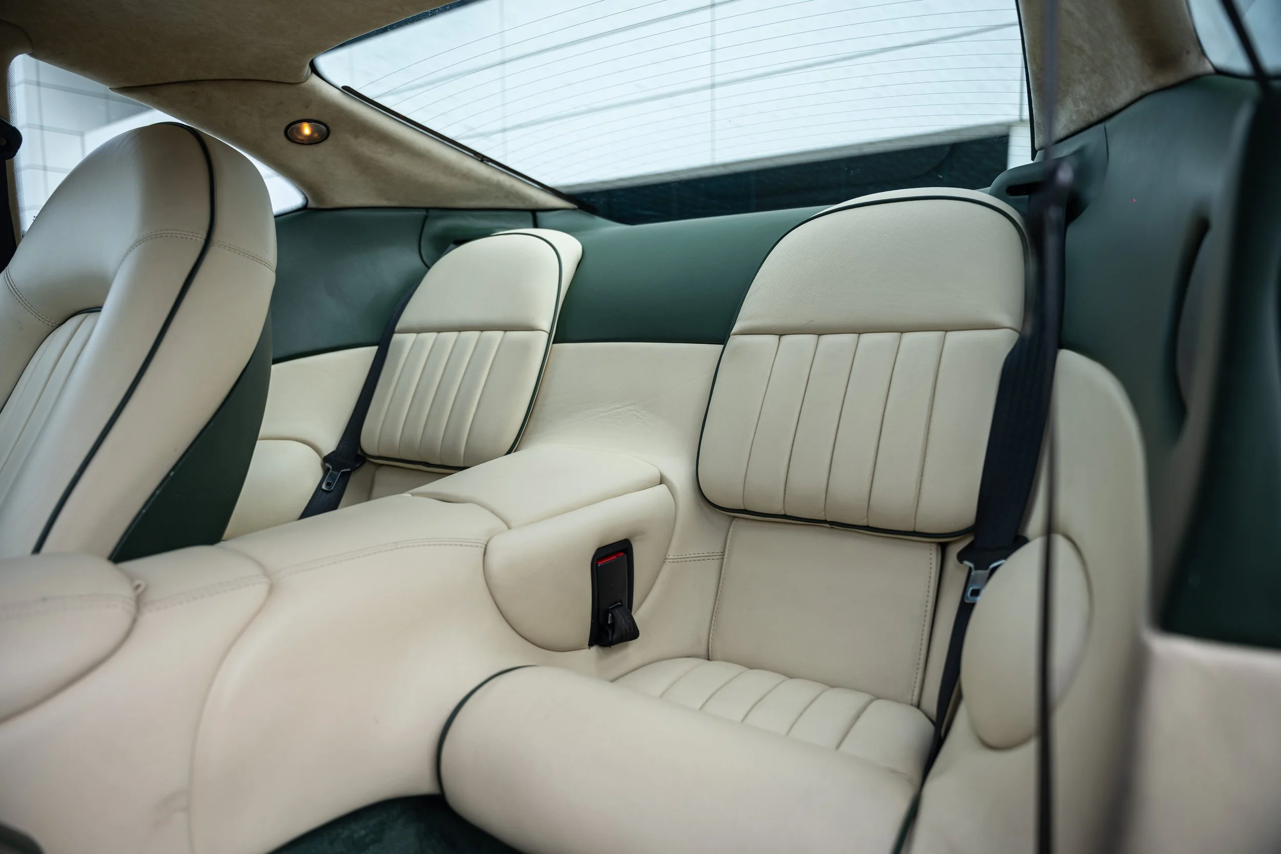 Aston Martin DB7 i6 (50).jpg