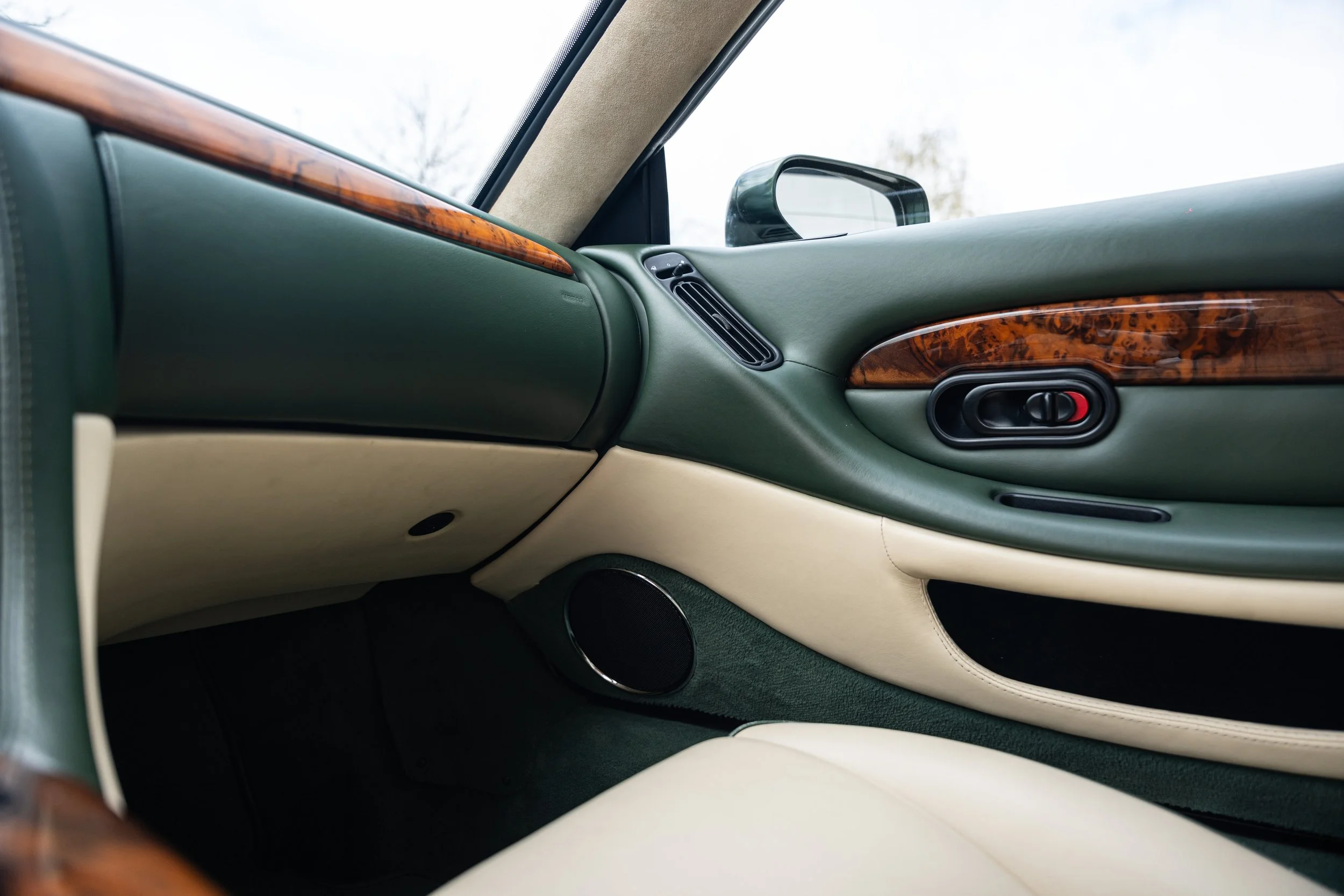 Aston Martin DB7 i6 (59).jpg