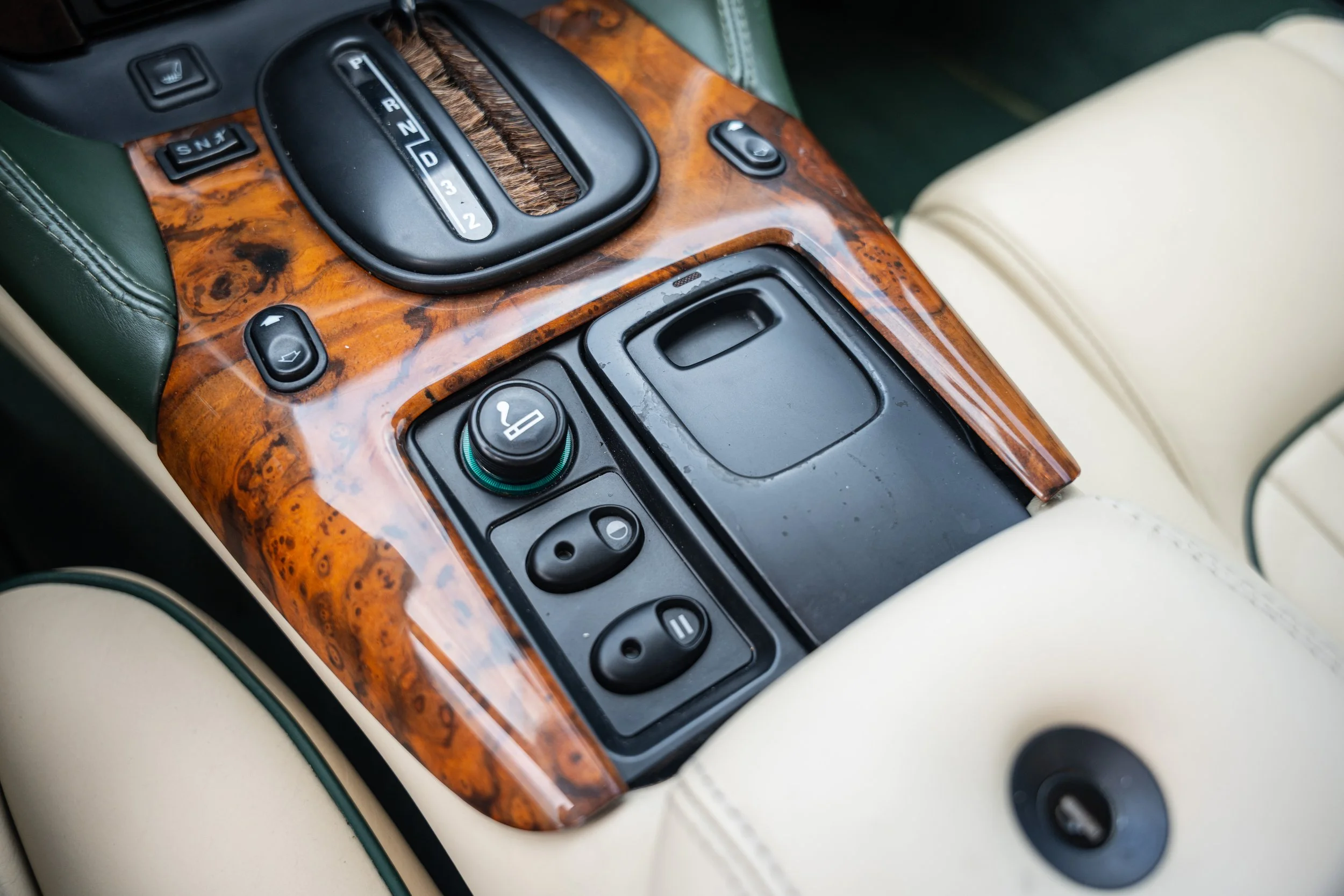 Aston Martin DB7 i6 (56).jpg