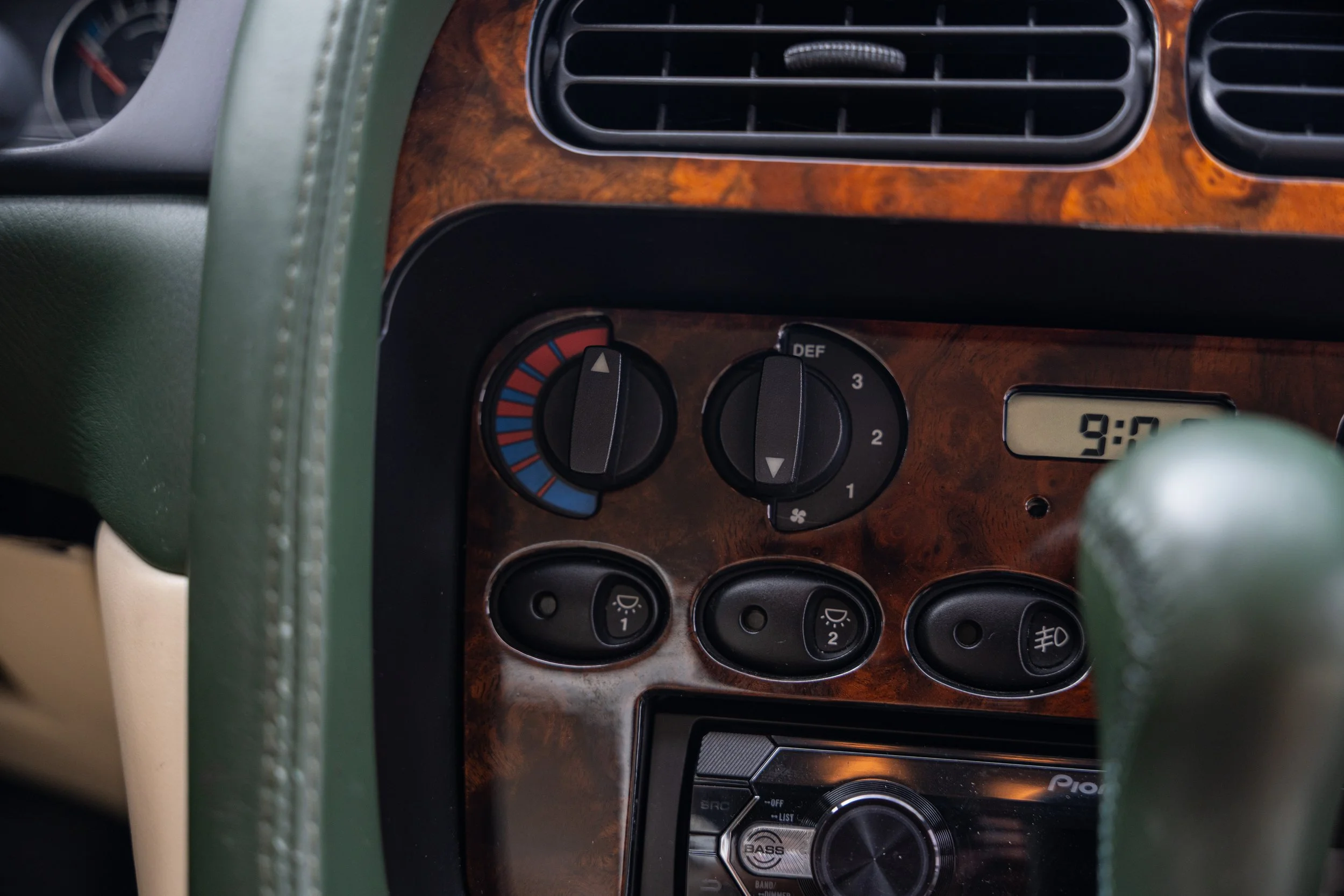 Aston Martin DB7 i6 (63).jpg