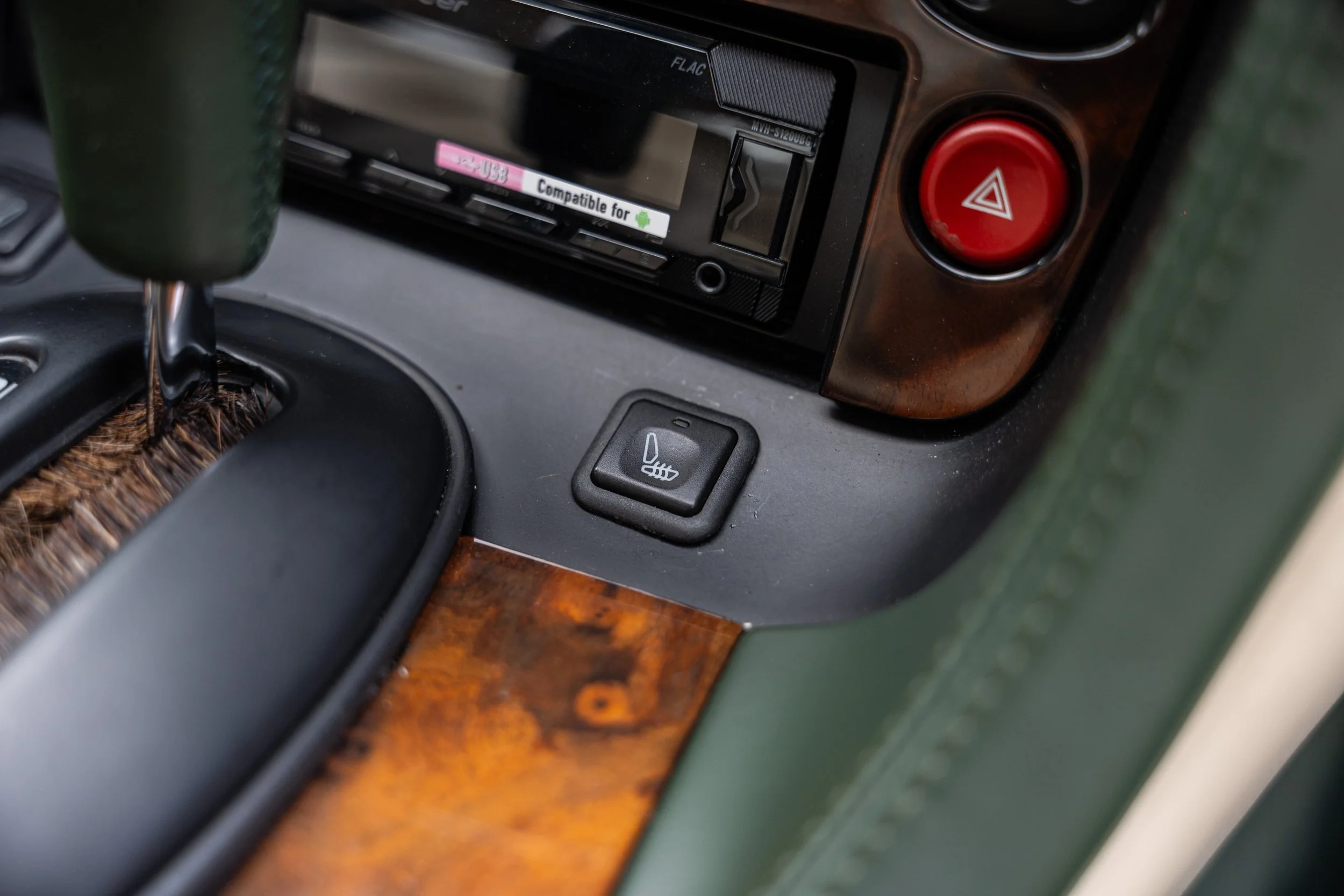 Aston Martin DB7 i6 (64).jpg