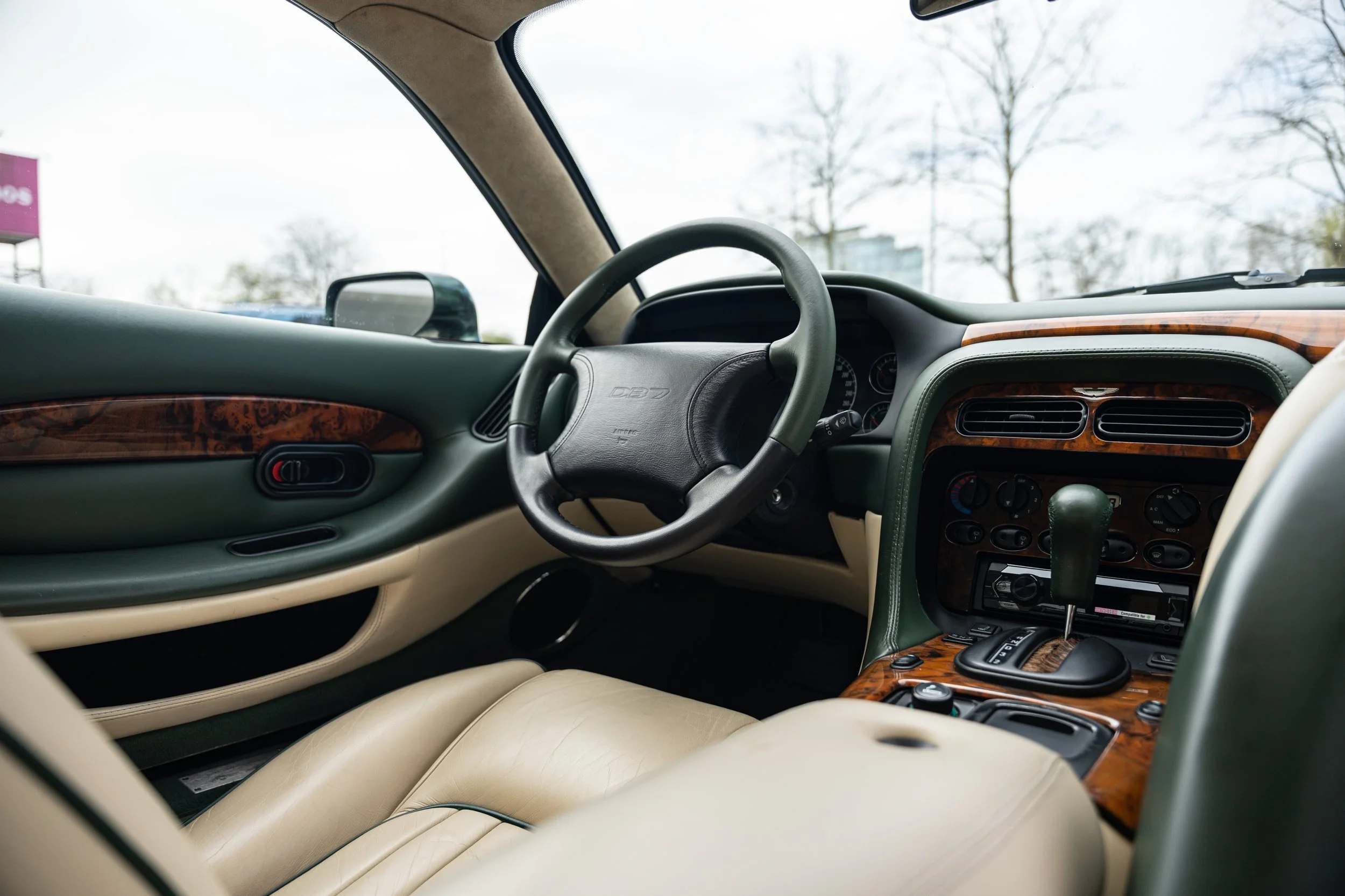 Aston Martin DB7 i6 (61).jpg