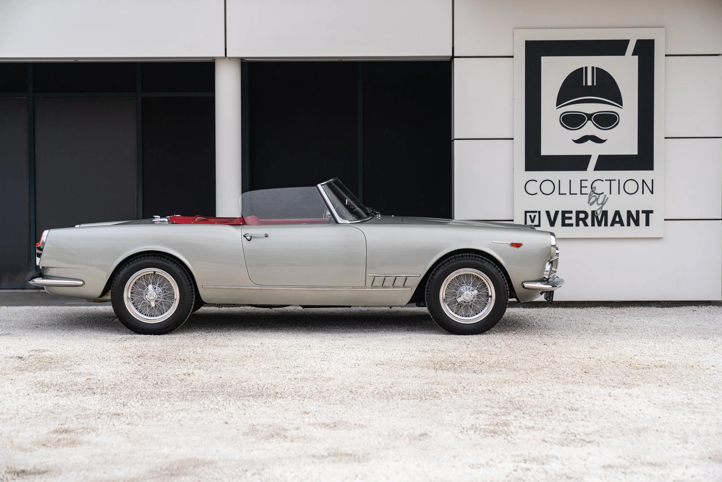 Alfa Romeo 2000 Spider (2).jpg