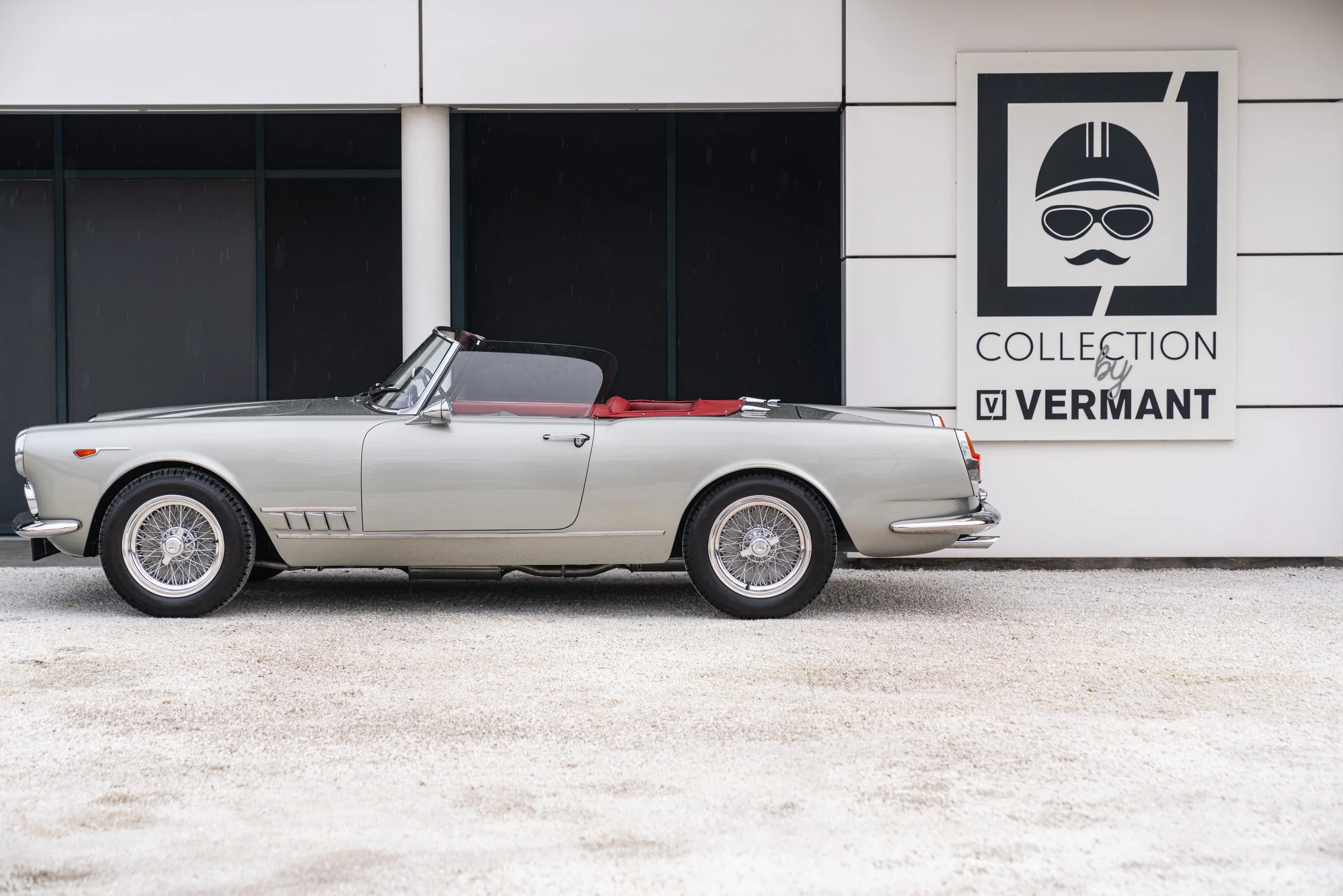 Alfa Romeo 2000 Spider (4).jpg