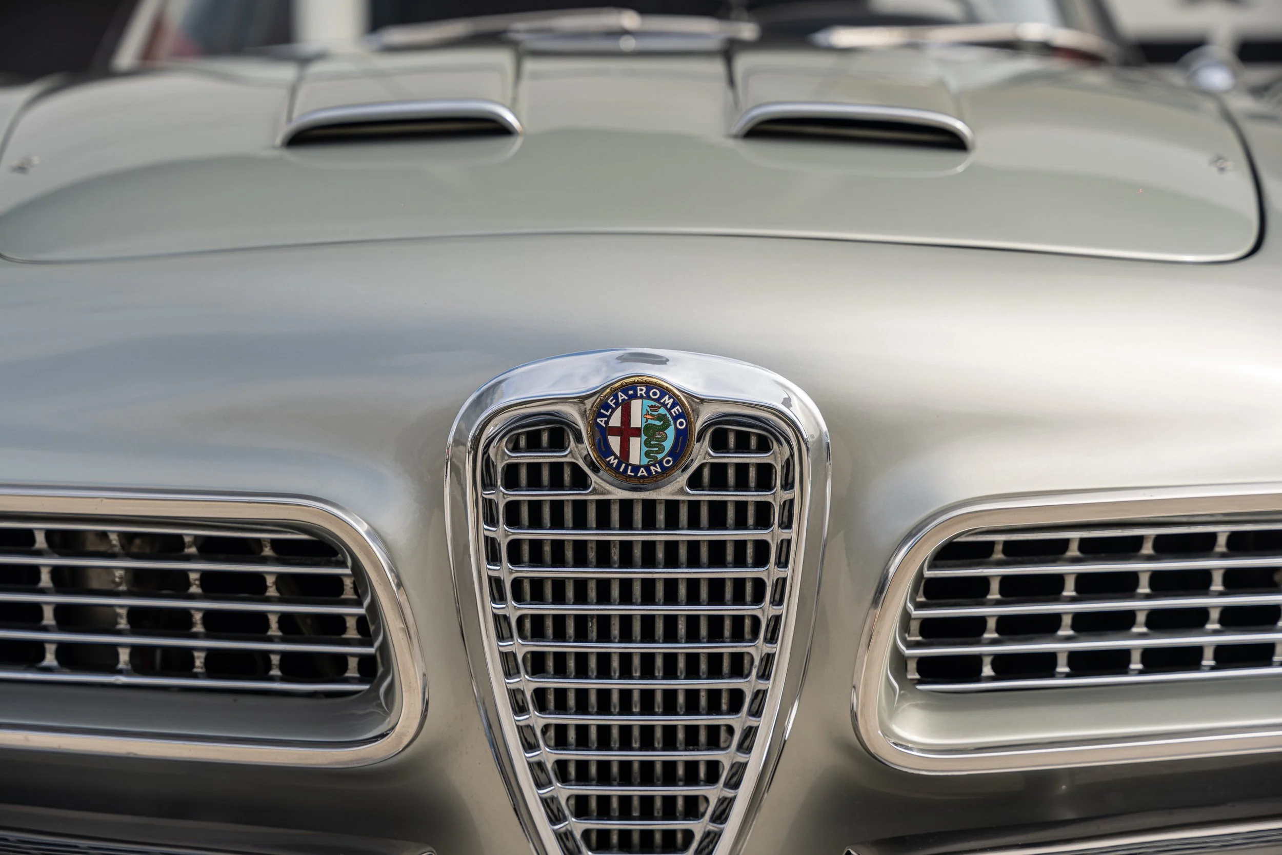 Alfa Romeo 2000 Spider (16).jpg