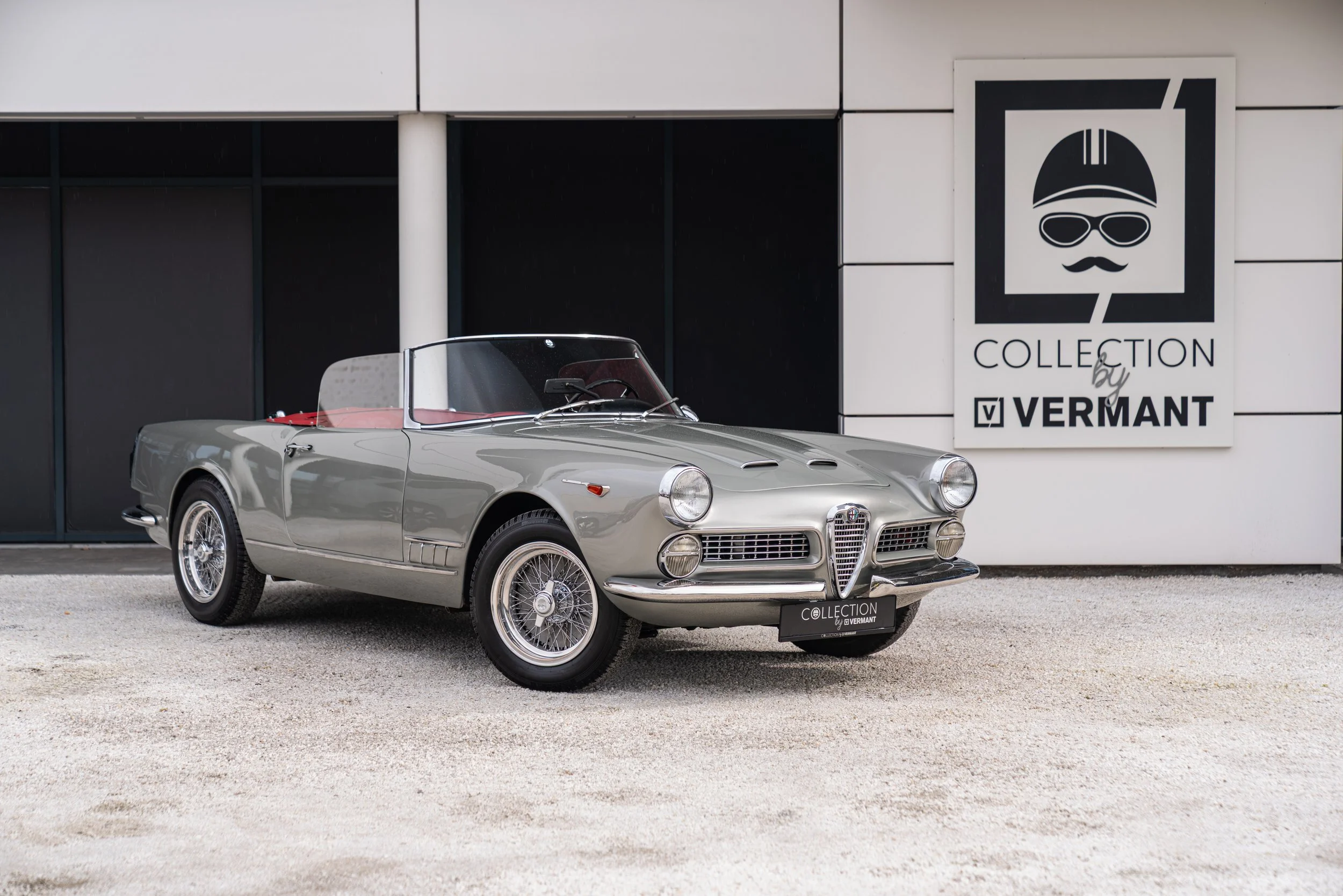 Alfa Romeo 2000 Spider (1).jpg