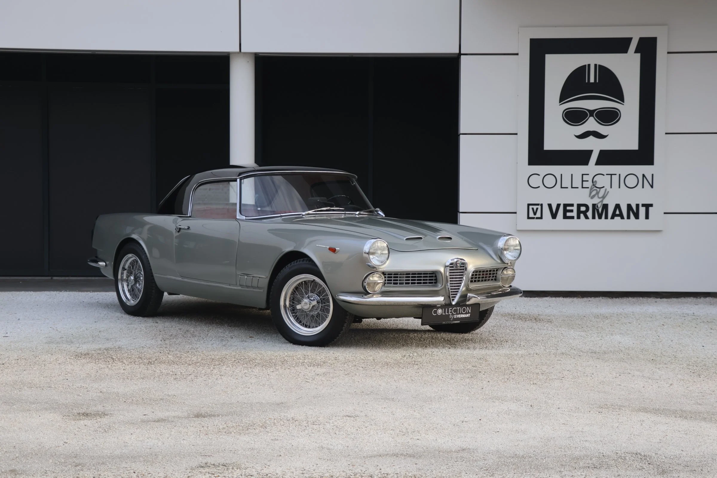 Alfa Romeo 2000 Spider (5).JPG