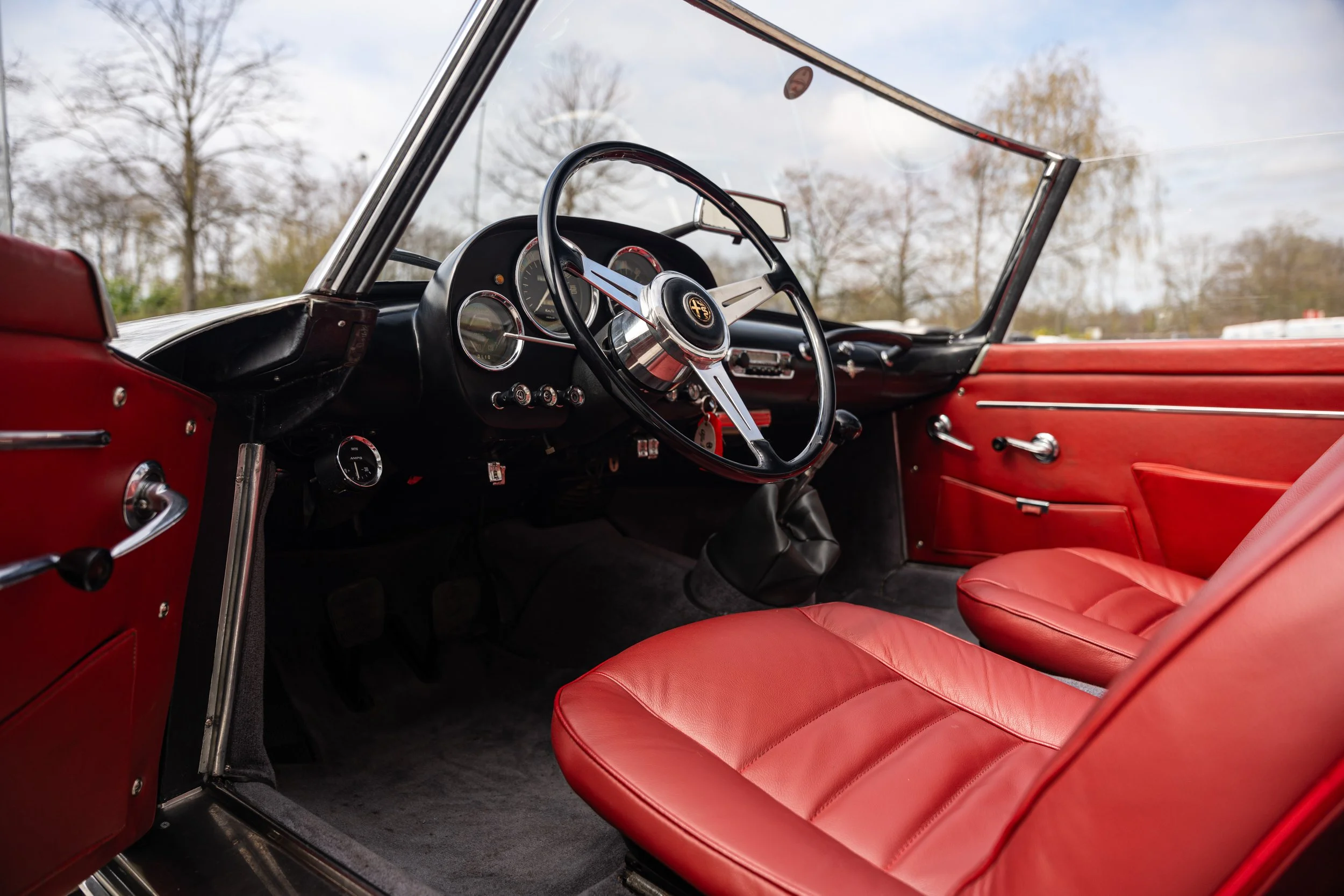 Alfa Romeo 2000 Spider (50).jpg