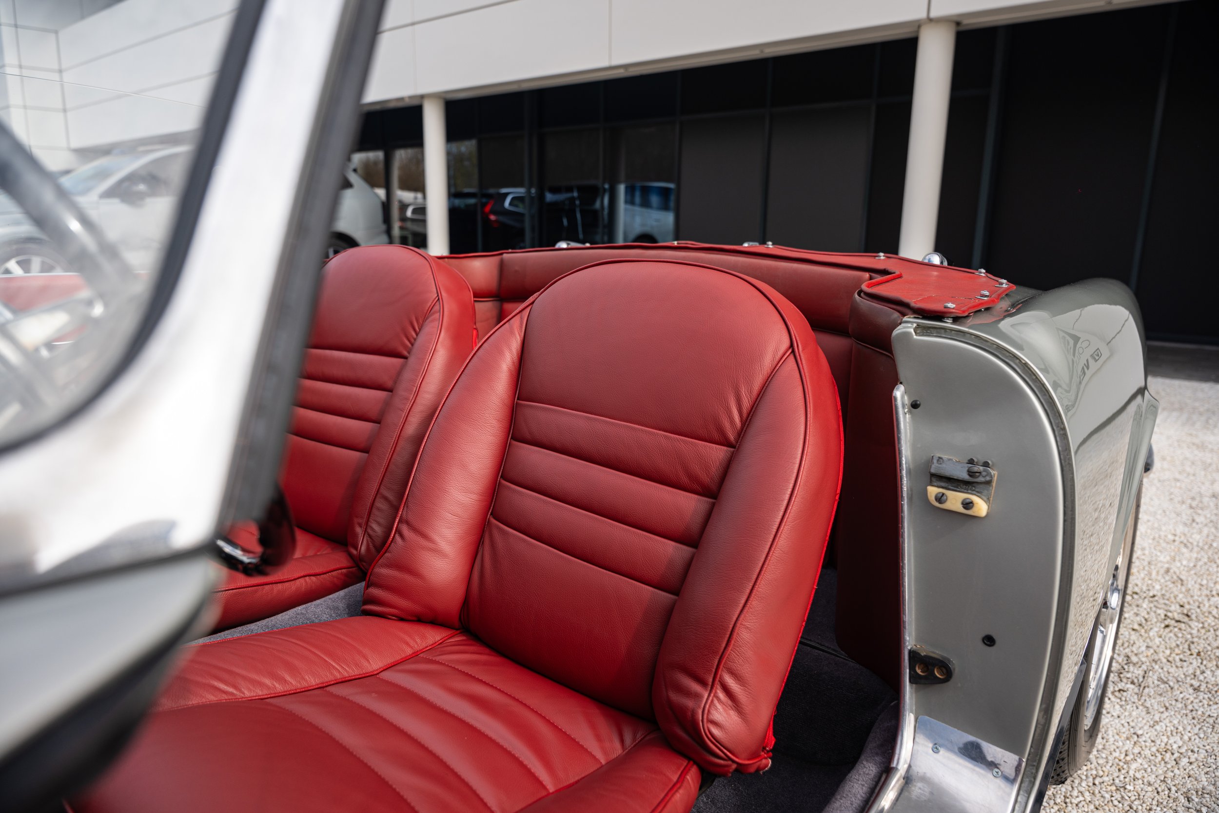 Alfa Romeo 2000 Spider (54).jpg