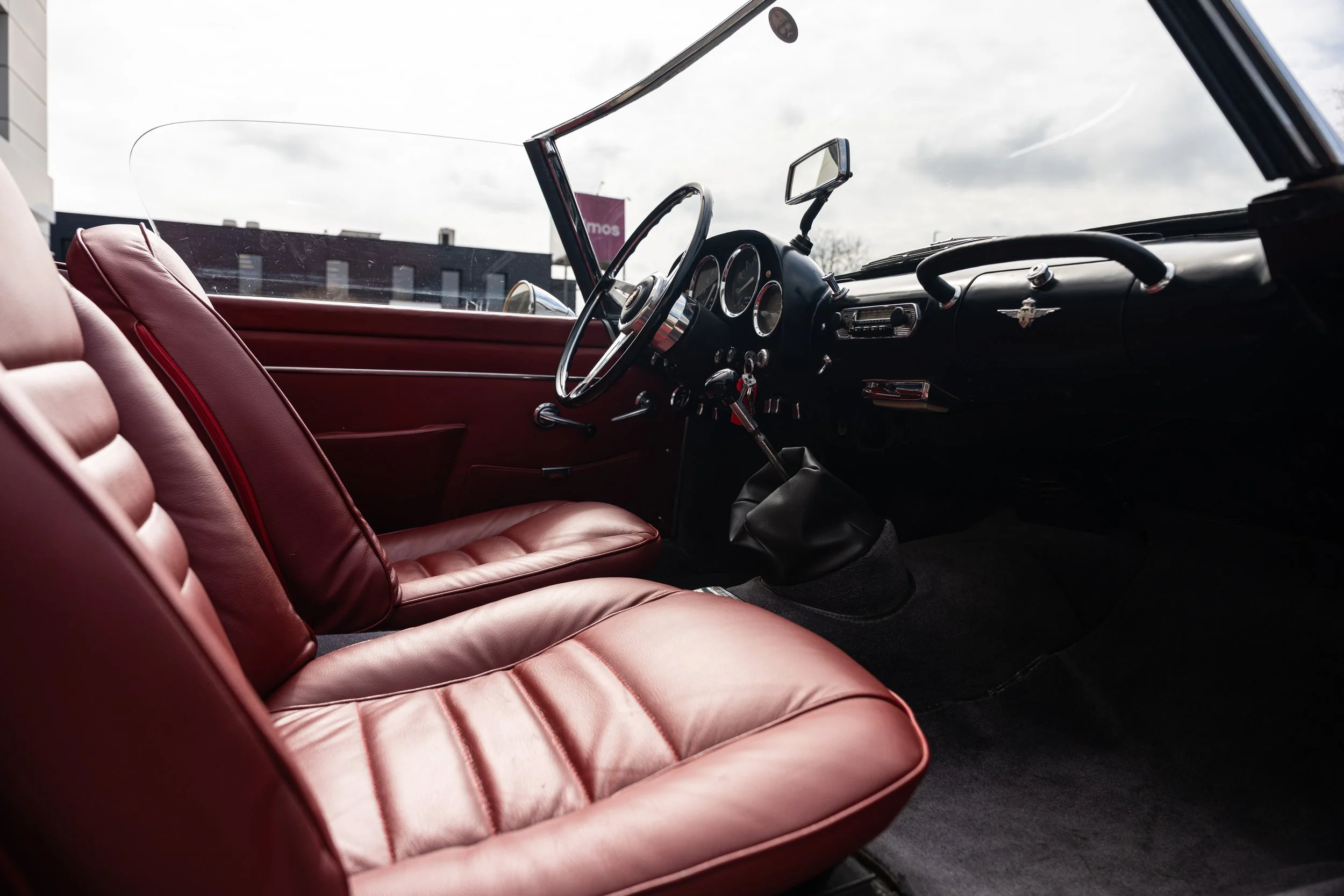 Alfa Romeo 2000 Spider (60).jpg